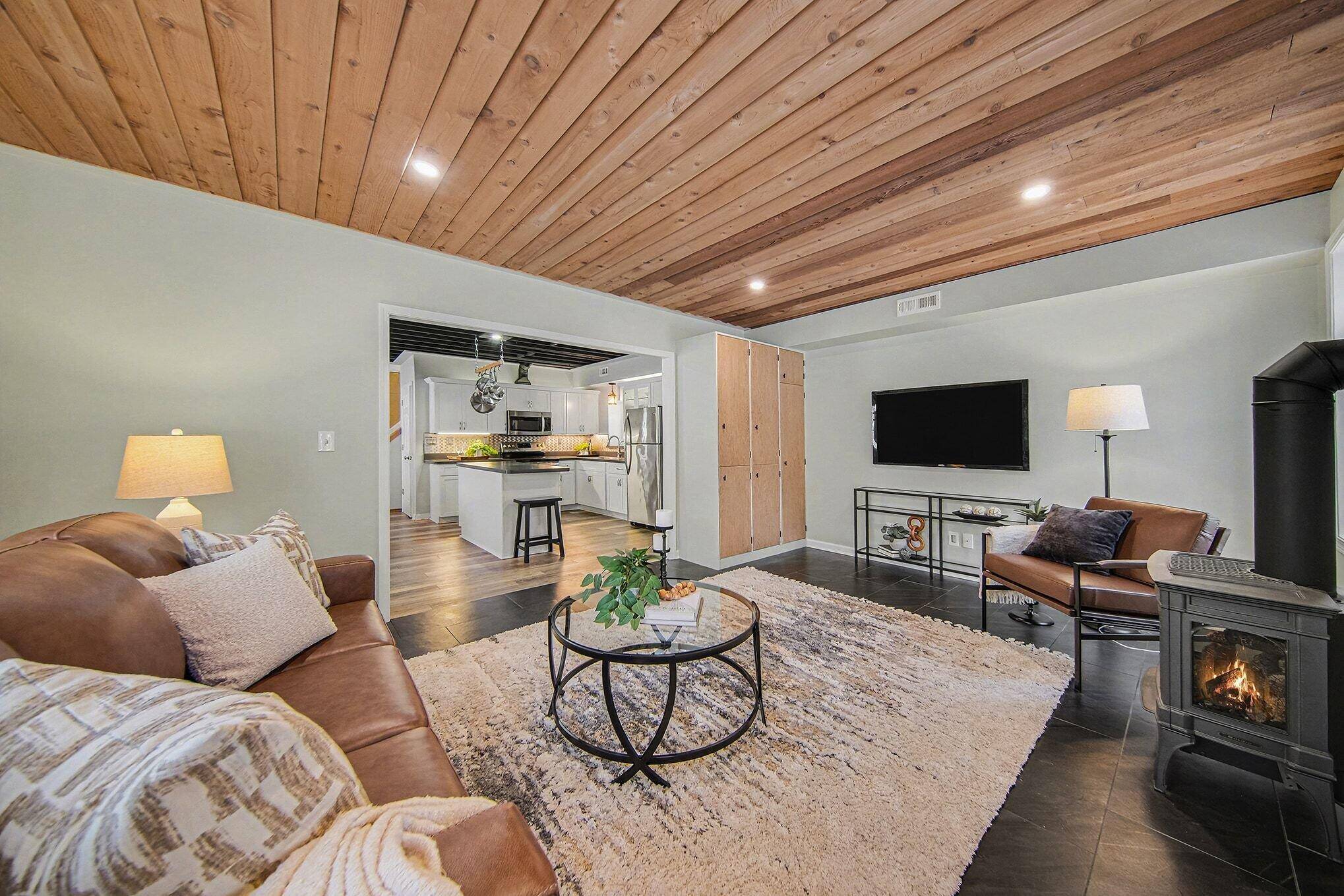 Ann Arbor, MI 48105,5990 Plymouth RD