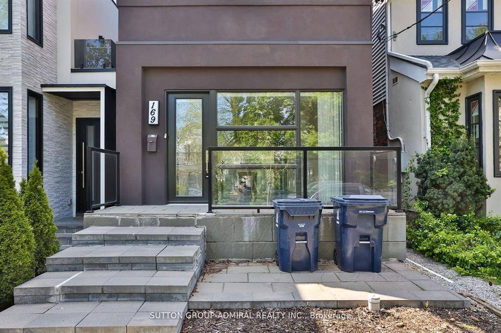 Toronto C04, ON M5M 1K8,169 Woburn AVE