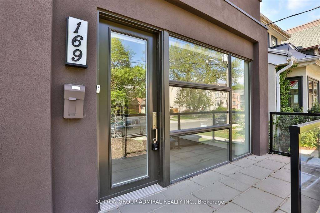 Toronto C04, ON M5M 1K8,169 Woburn AVE