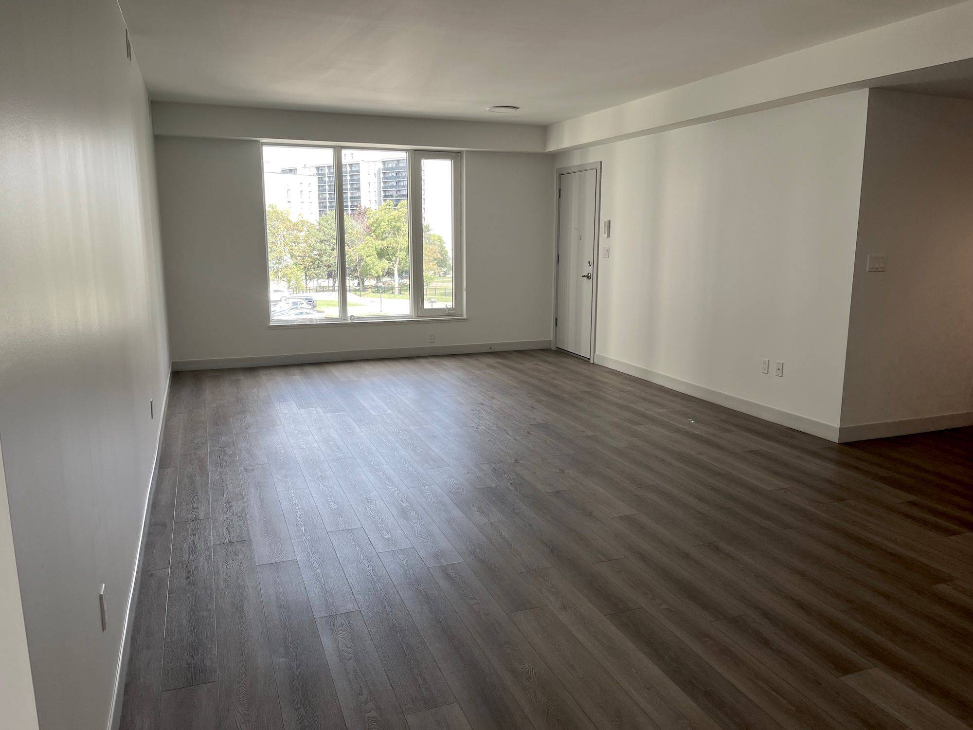 Toronto E04, ON M1P 0E8,37 Antrim CRES #201