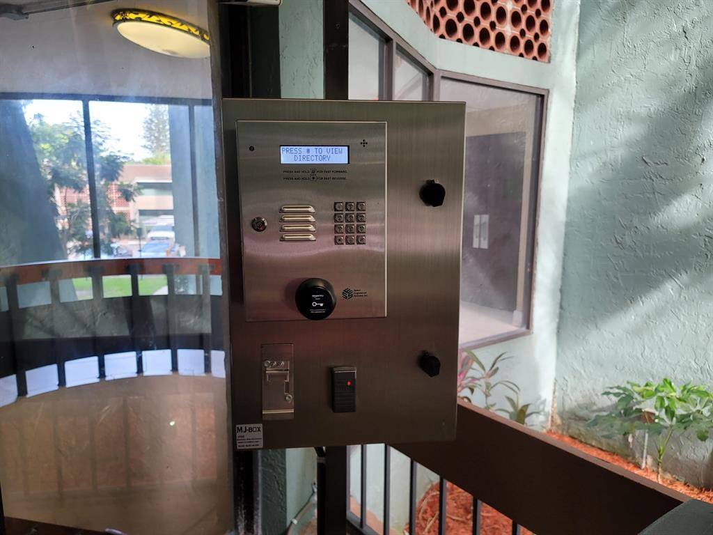 Lauderhill, FL 33319,4222 Inverrary Blvd #4413