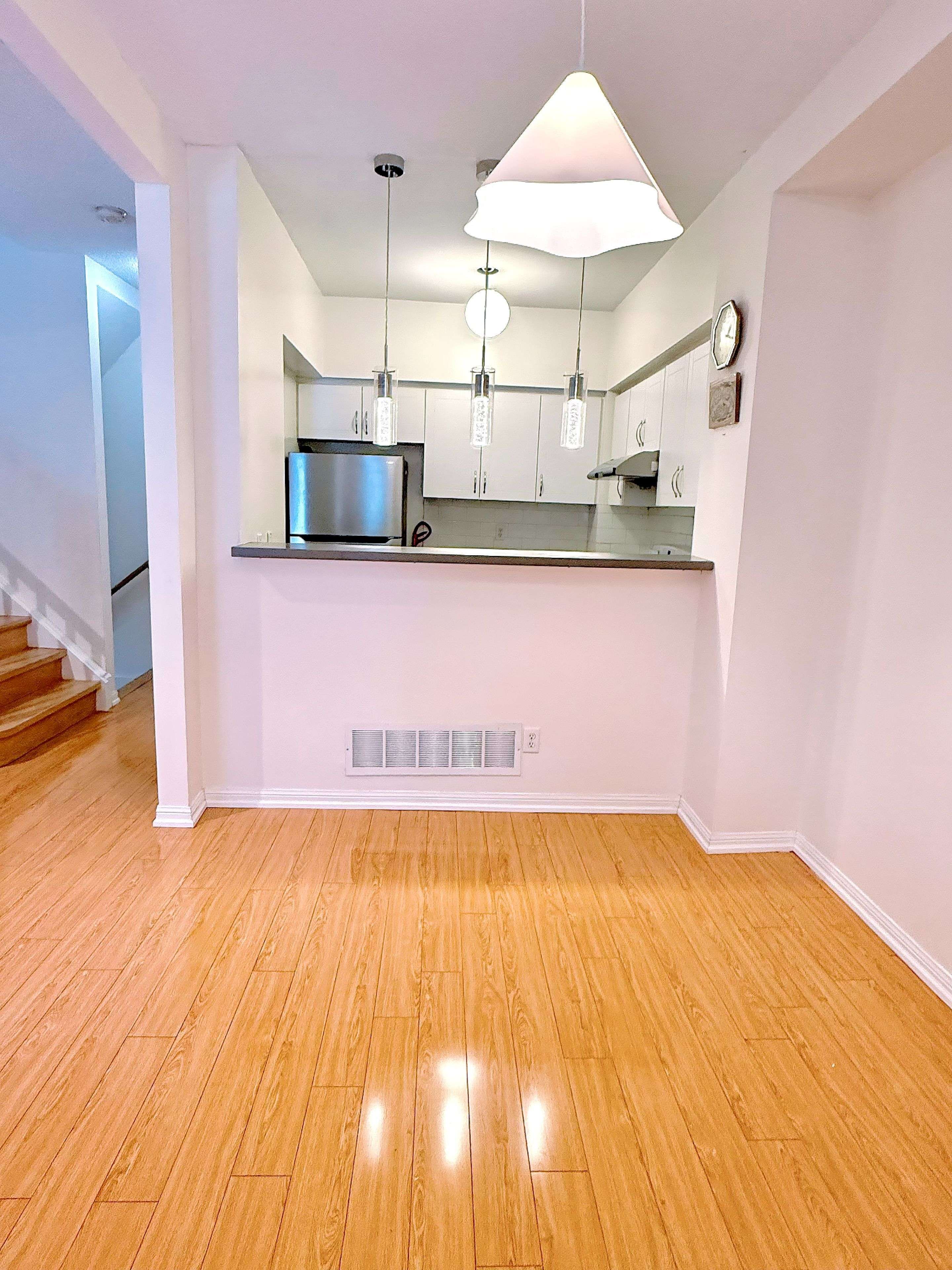 Markham, ON L3R 4E8,5 St Moritz WAY #18