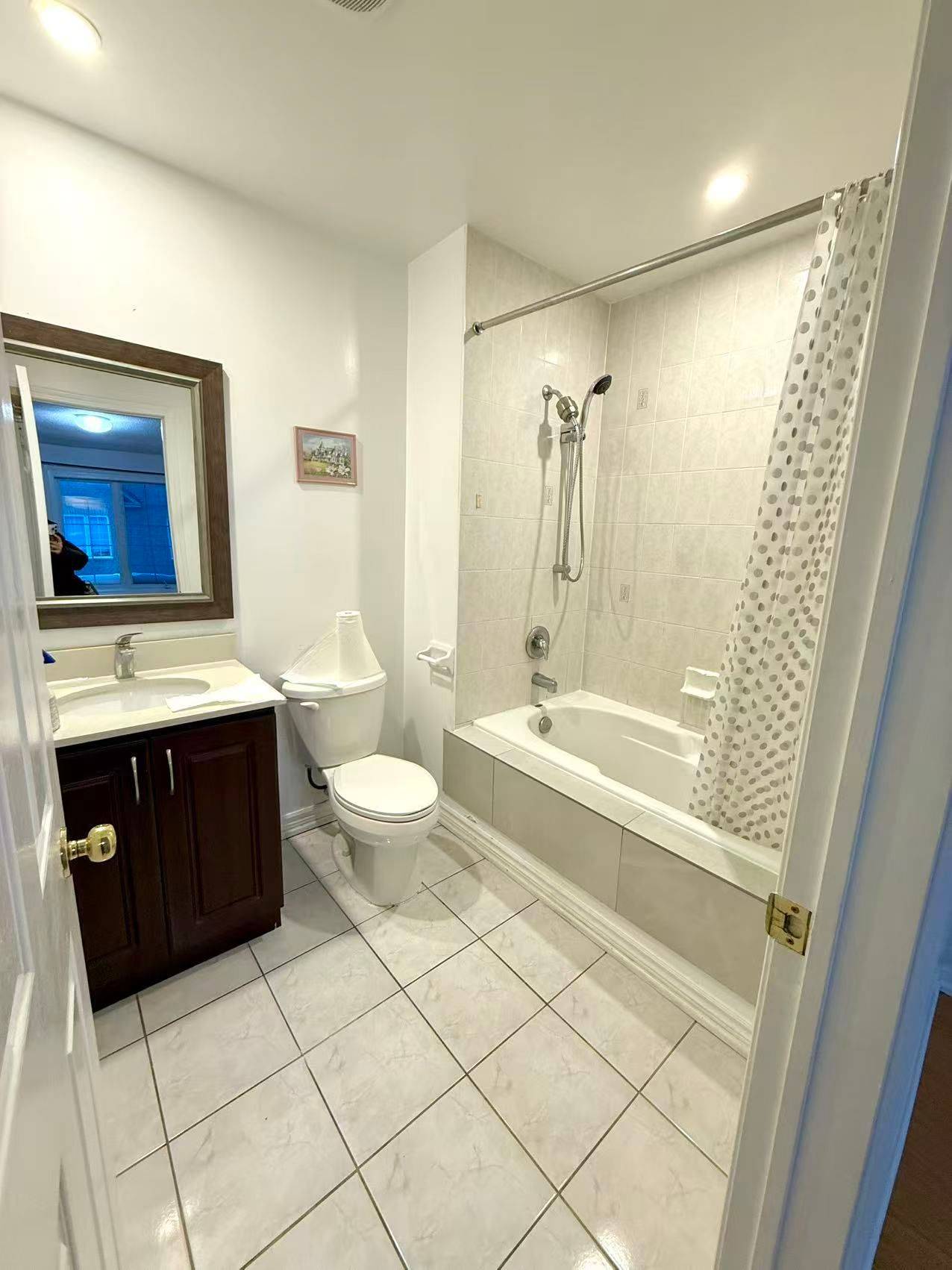 Markham, ON L3R 4E8,5 St Moritz WAY #18