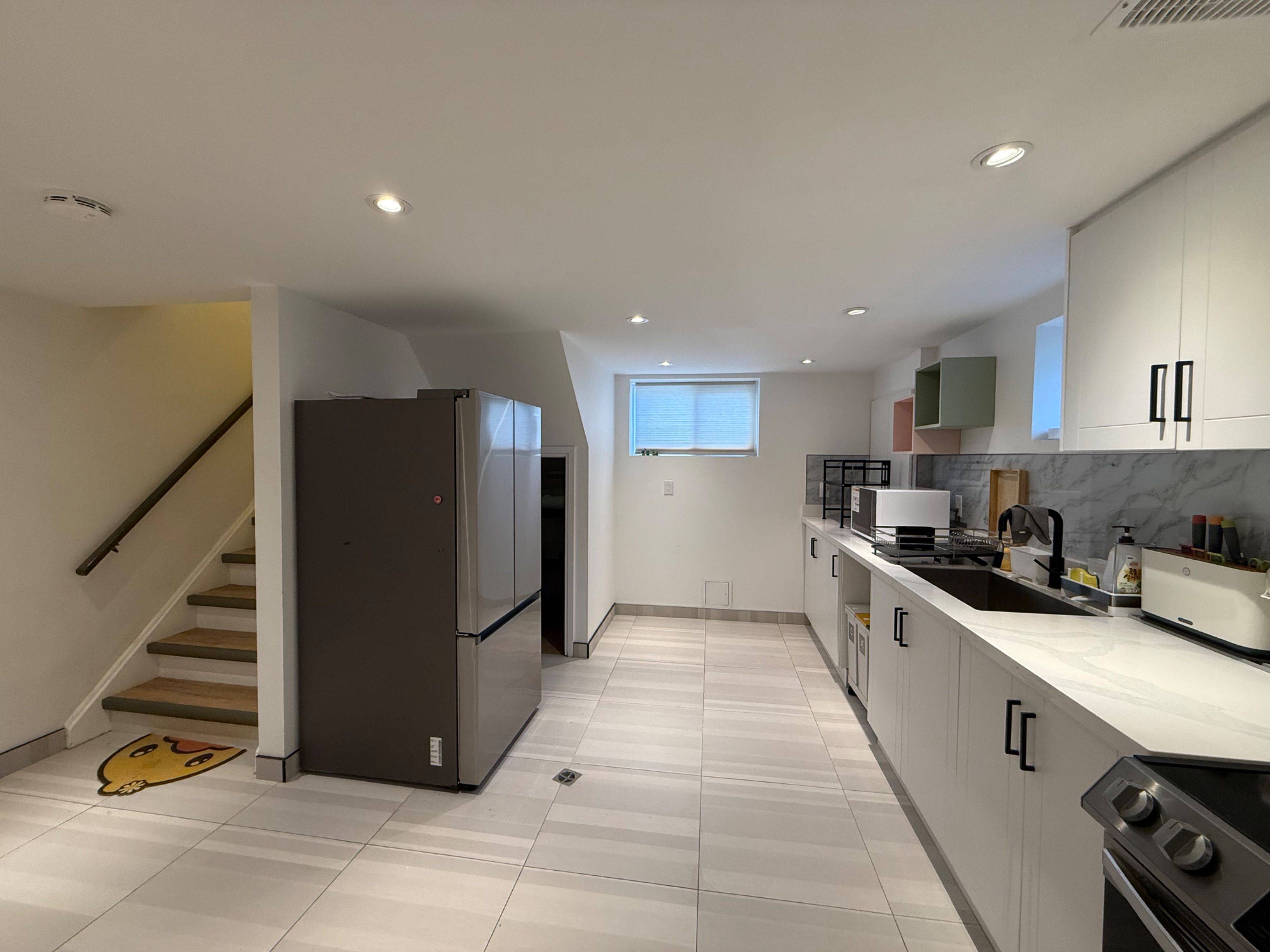 Toronto W06, ON M8W 1E3,44 Ash CRES #Lower Level