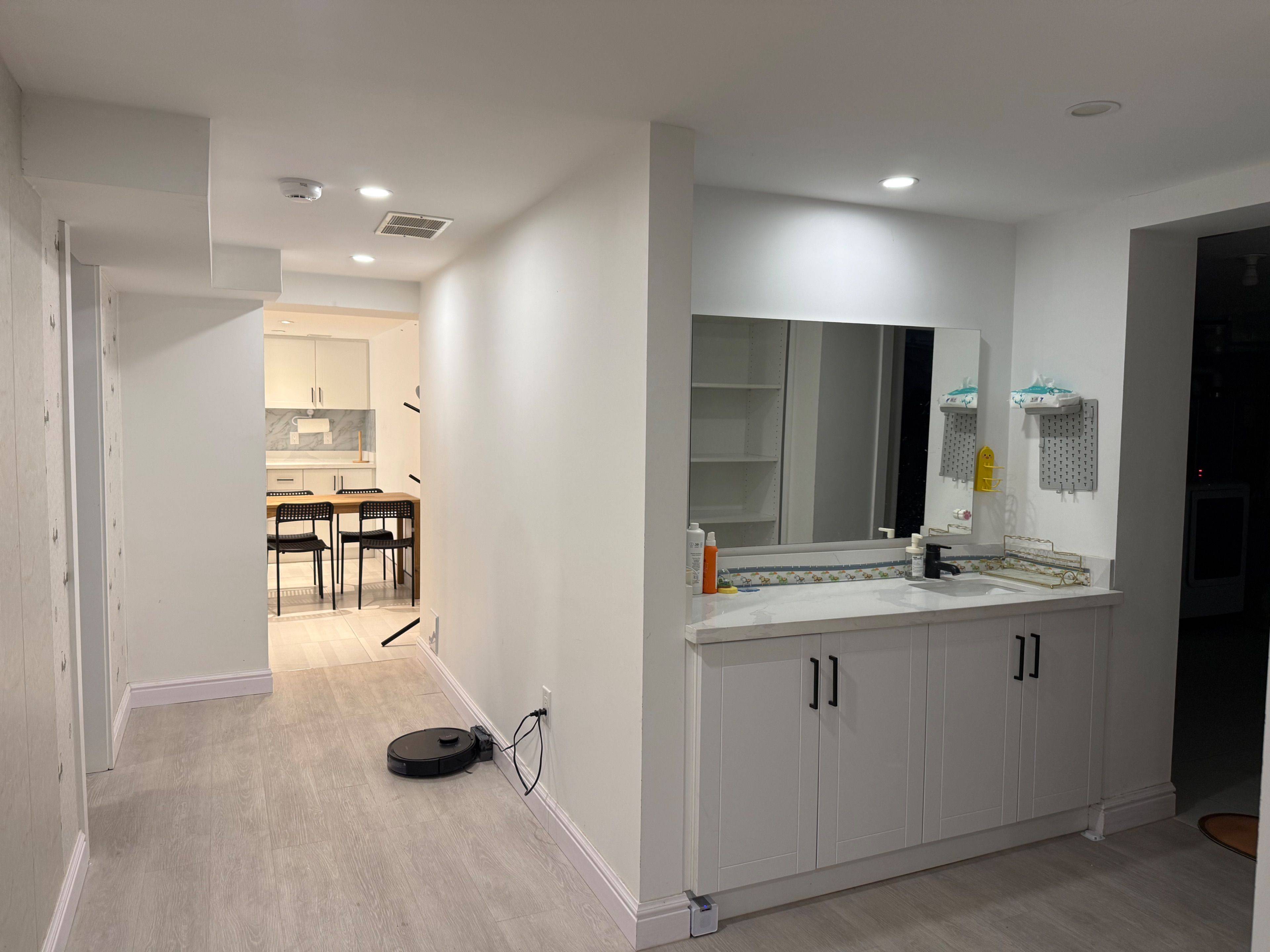 Toronto W06, ON M8W 1E3,44 Ash CRES #Lower Level