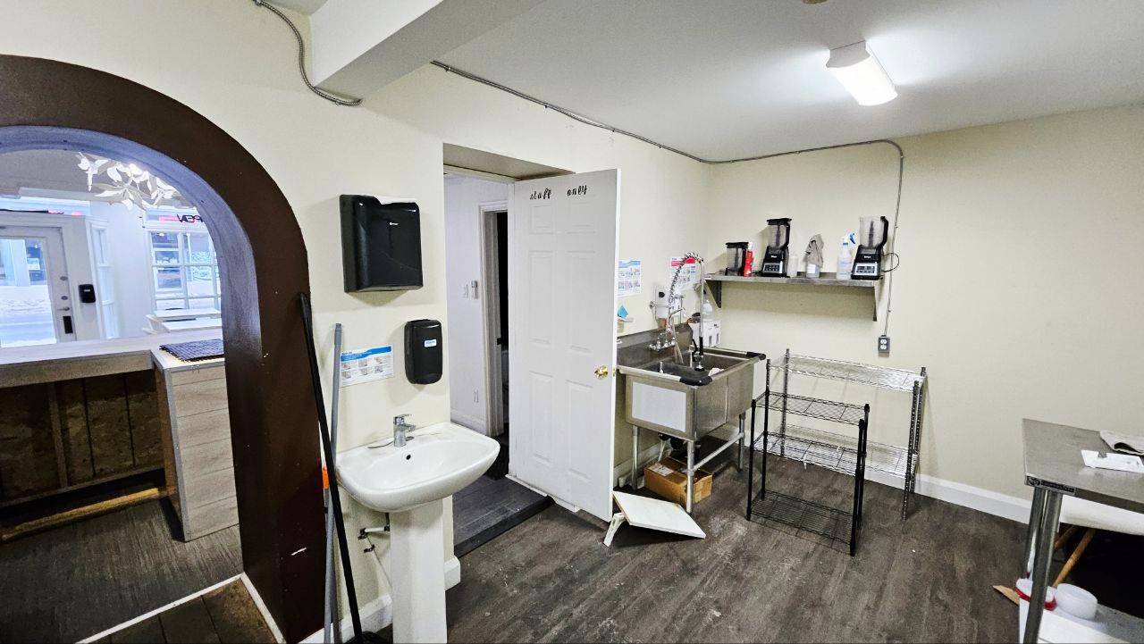 Lower Town - Sandy Hill, ON K1N 7C8,204 DALHOUSIE ST