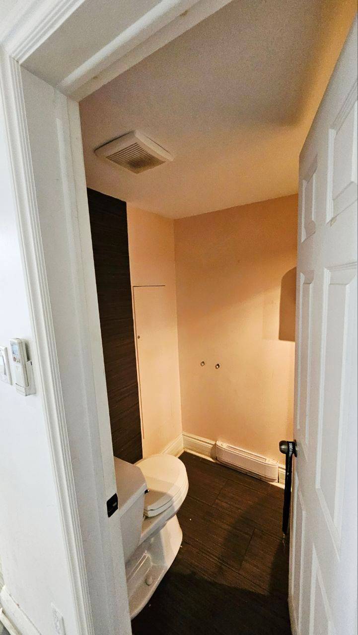 Lower Town - Sandy Hill, ON K1N 7C8,204 DALHOUSIE ST