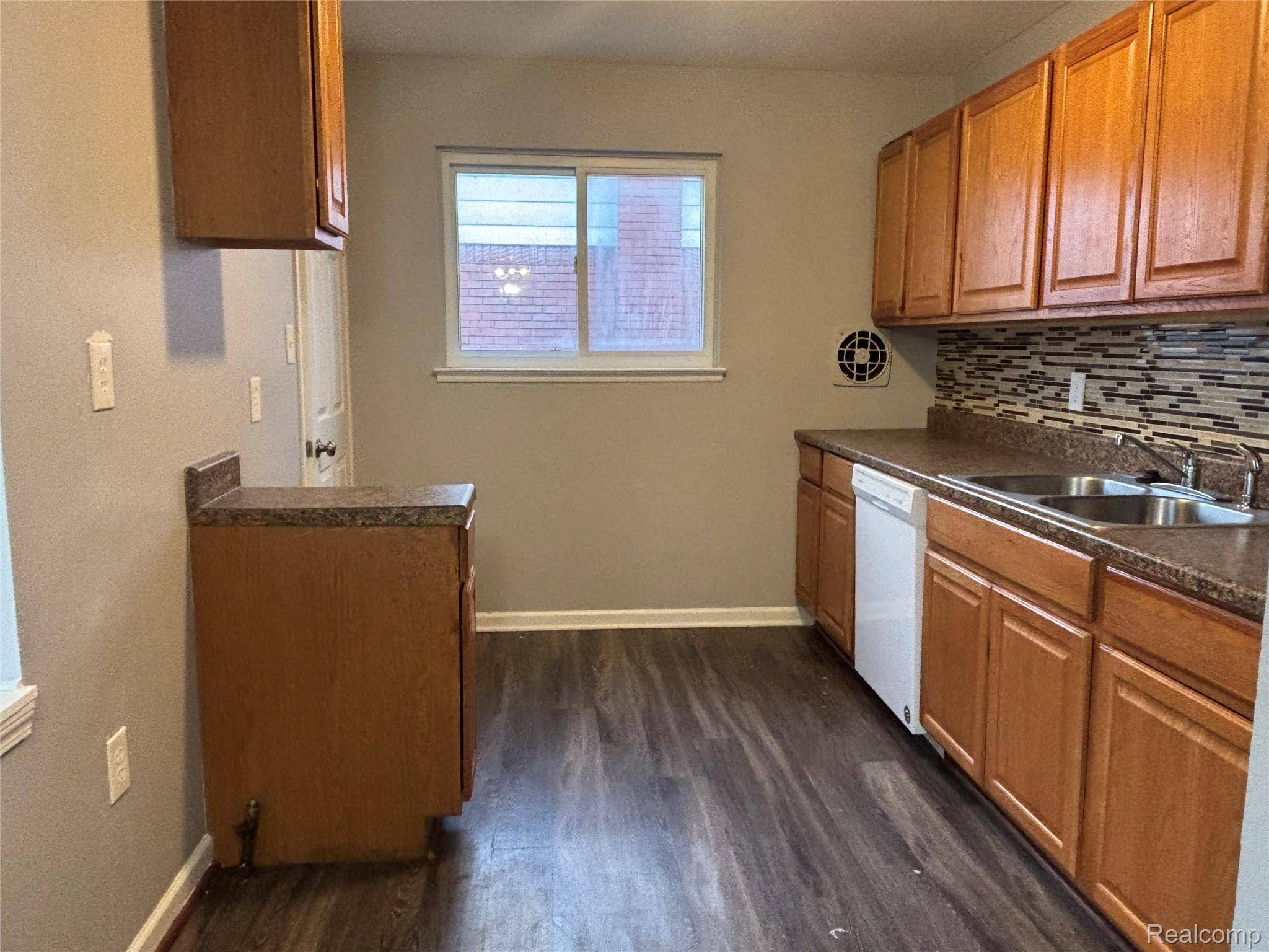 Inkster, MI 48141,1636 KENWOOD ST ST