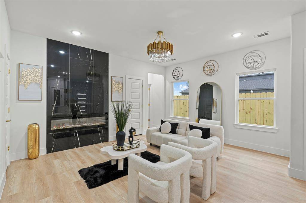 Dallas, TX 75215,5303 Colonial Avenue