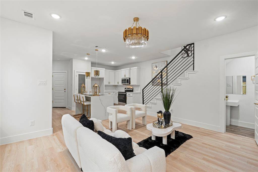 Dallas, TX 75215,5303 Colonial Avenue