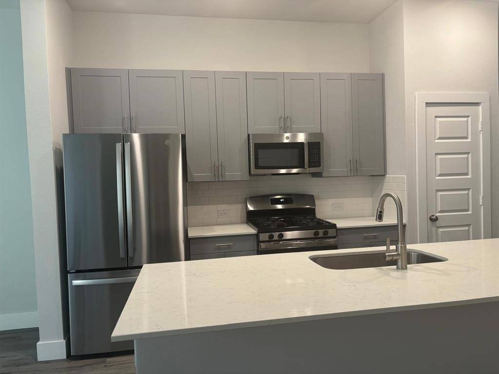 Arlington, TX 76015,825 W Mayfield Road #102