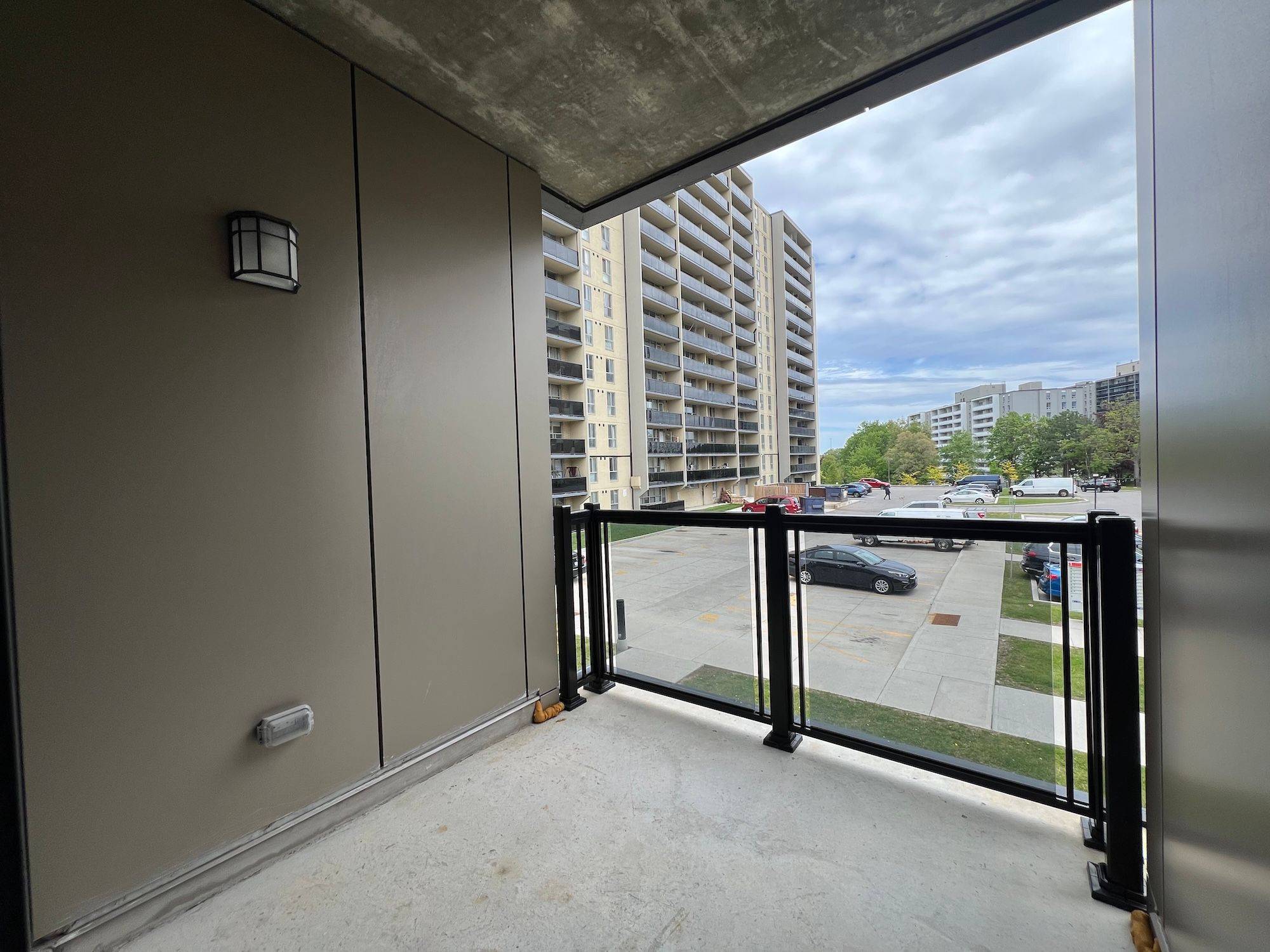 Toronto E04, ON M1P 0E8,37 Antrim CRES #102