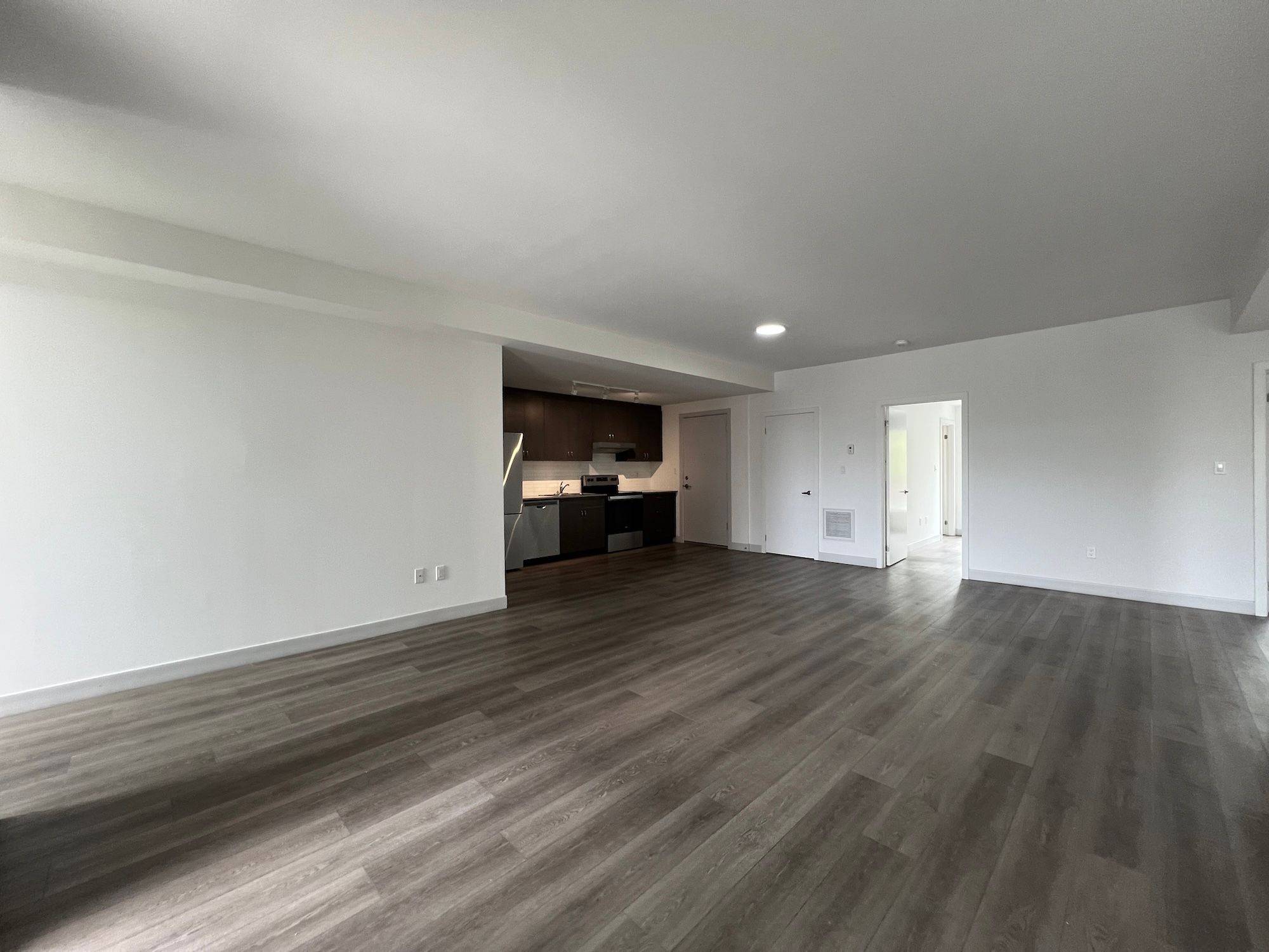 Toronto E04, ON M1P 0E8,37 Antrim CRES #102