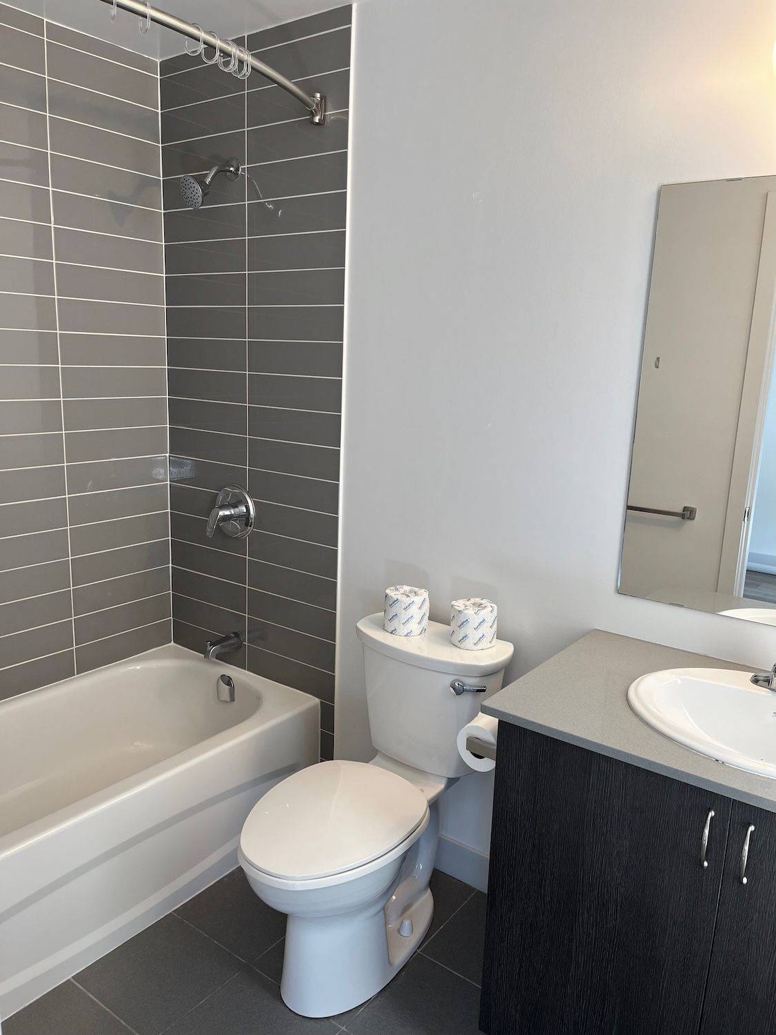 Toronto E04, ON M1P 0E8,37 Antrim CRES #301