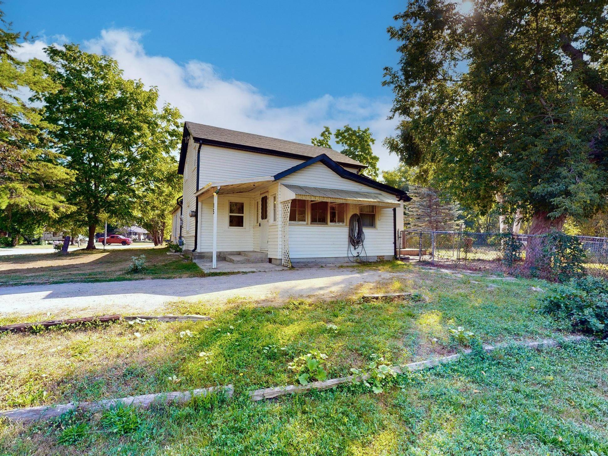 Georgina, ON L0E 1N0,15 Main ST