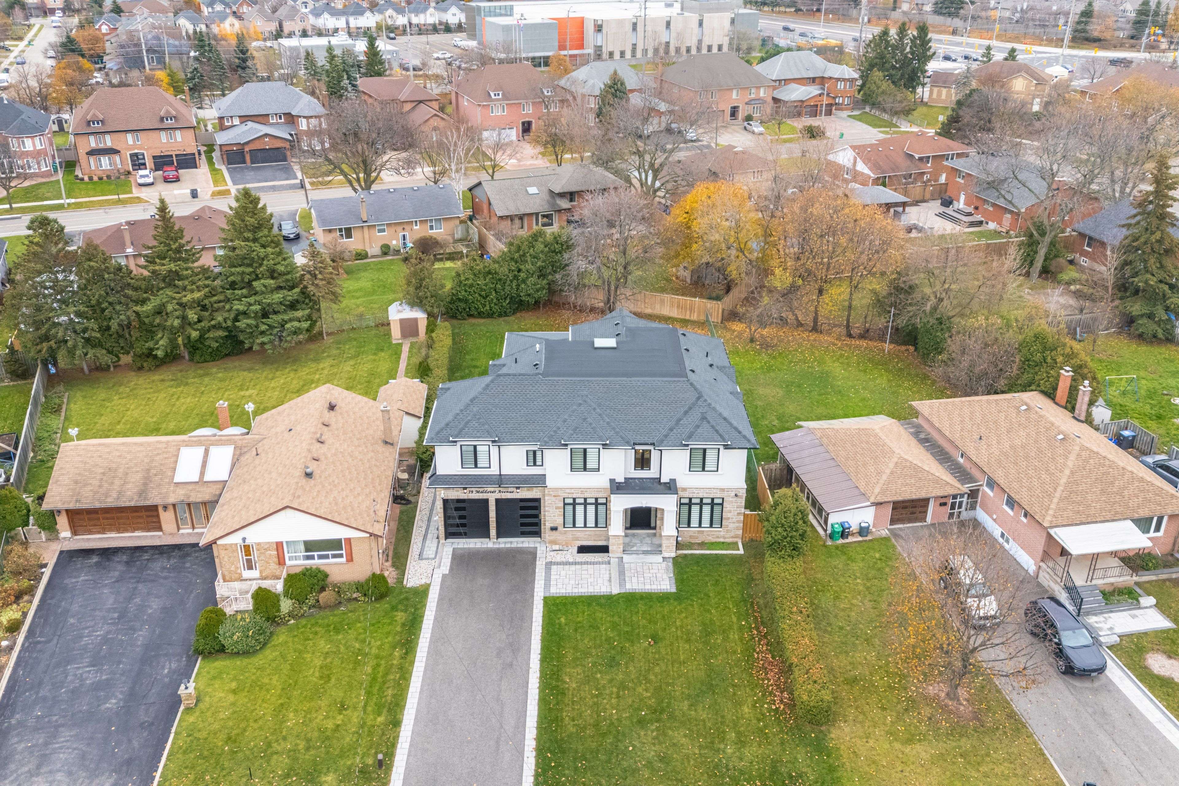 Mississauga, ON L5M 1W4,19 Maldaver AVE