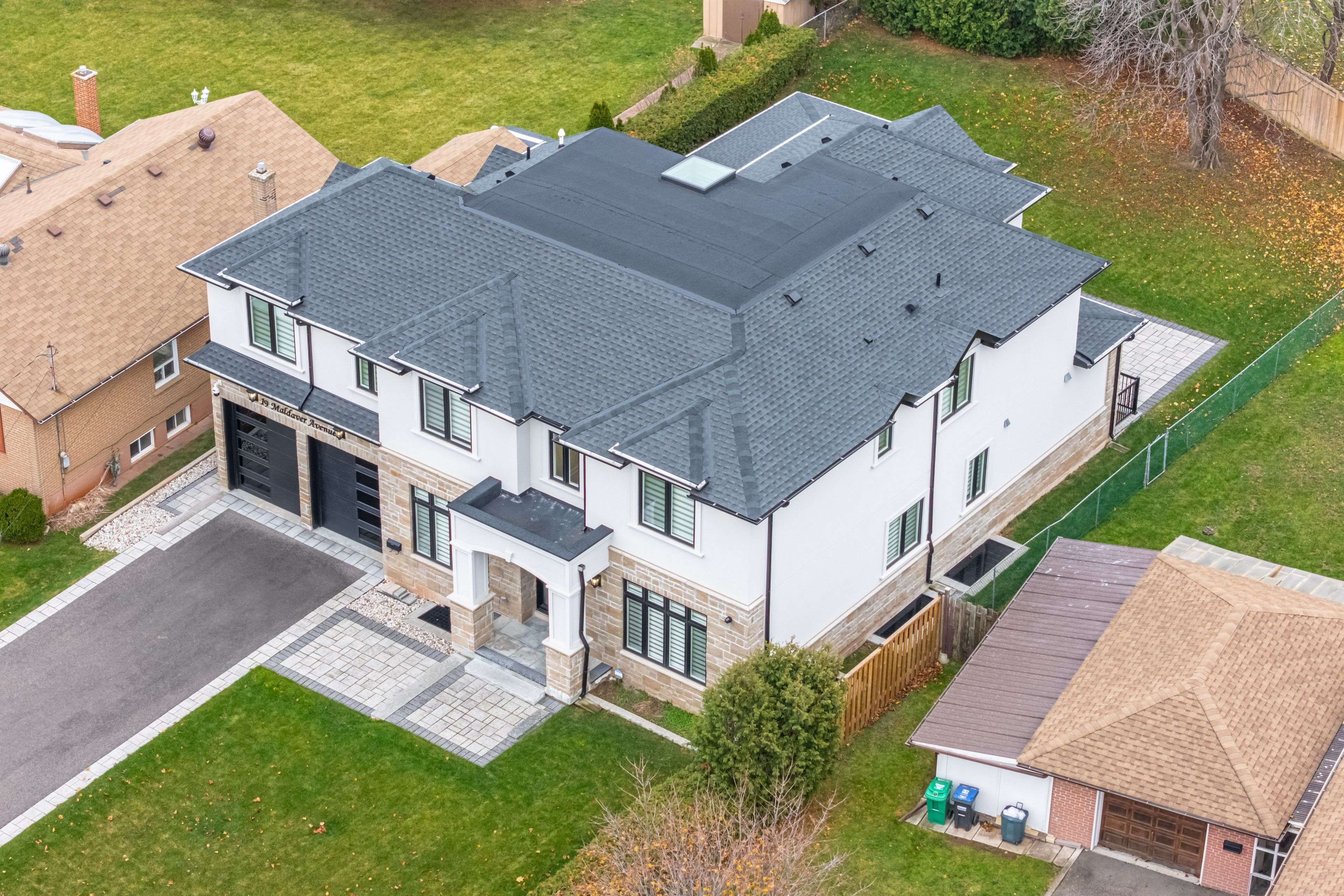 Mississauga, ON L5M 1W4,19 Maldaver AVE