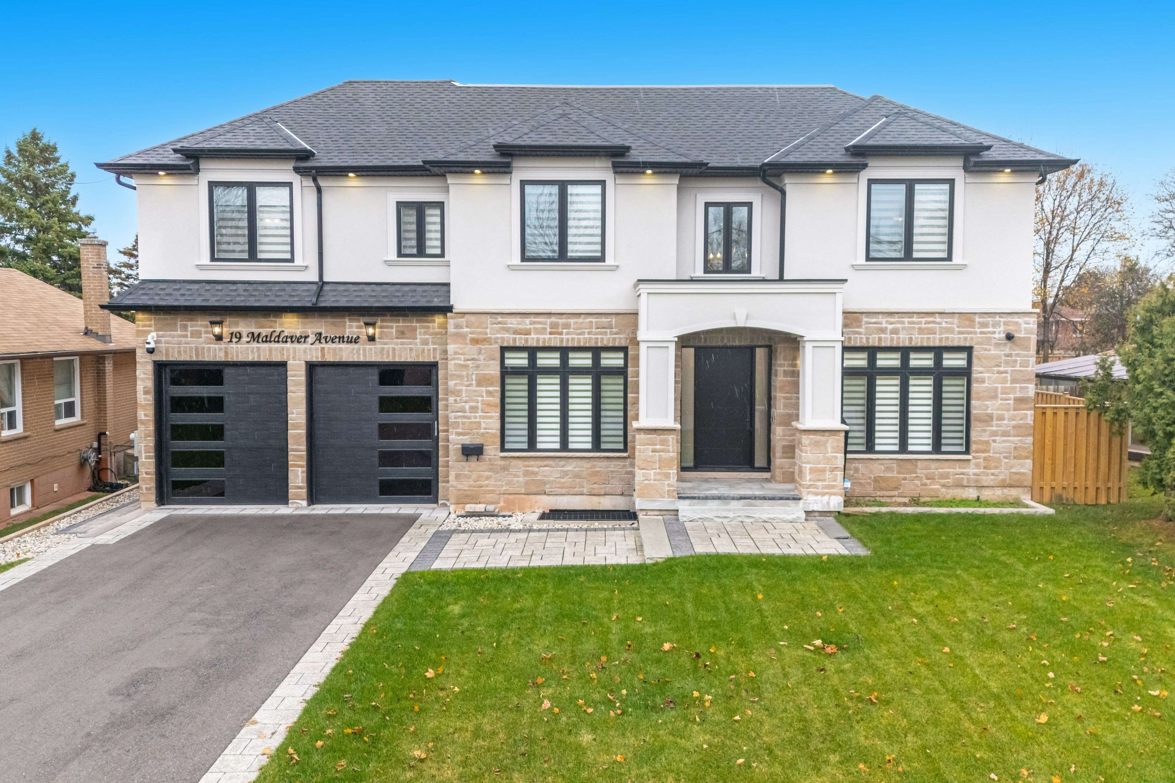 Mississauga, ON L5M 1W4,19 Maldaver AVE