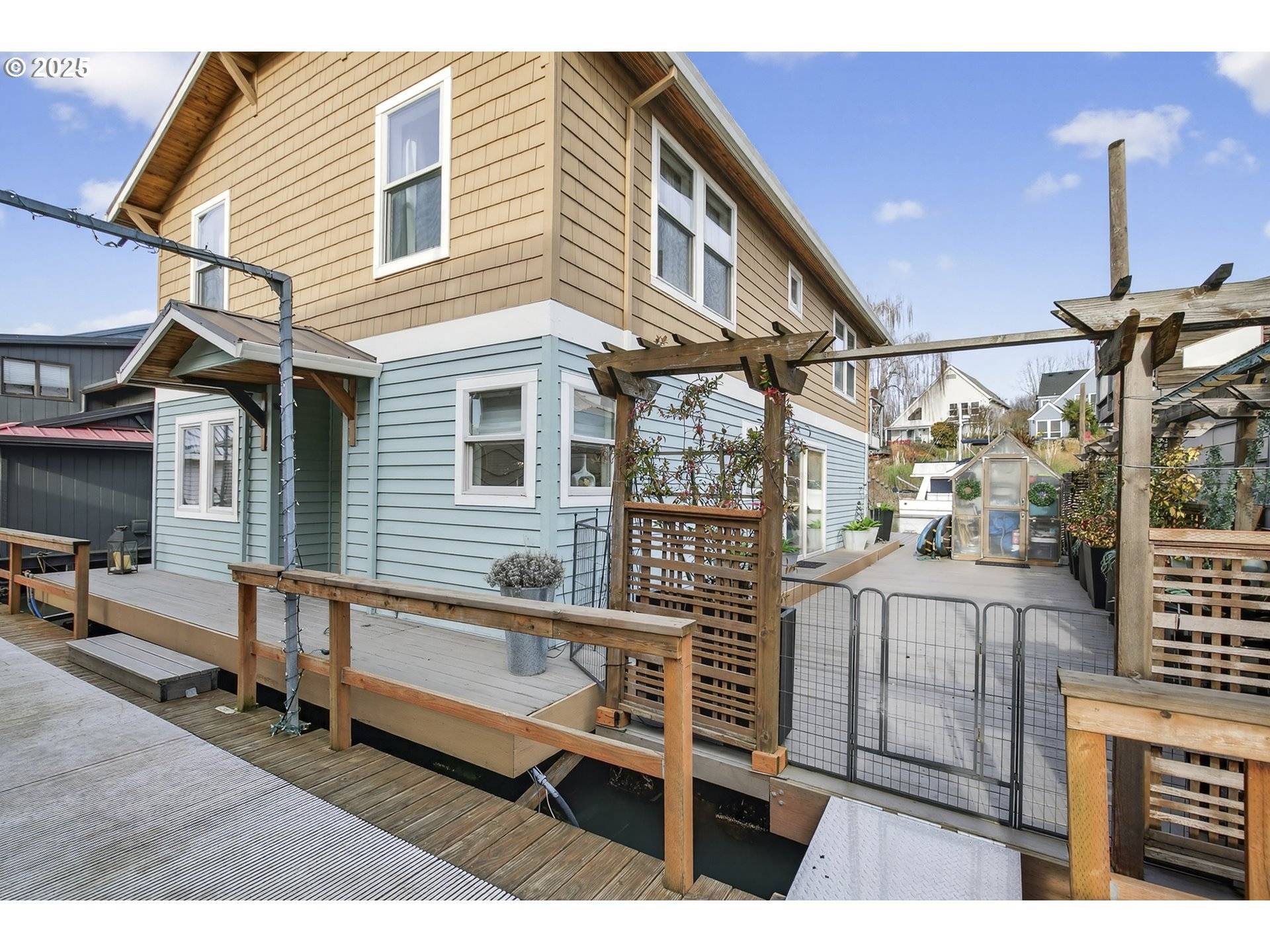 Portland, OR 97217,510 N Tomahawk Island DR