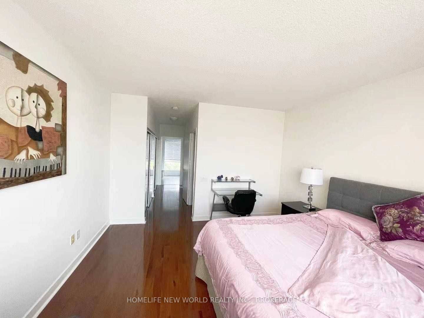 Toronto C15, ON M2K 0B5,25 Singer CT #TH10