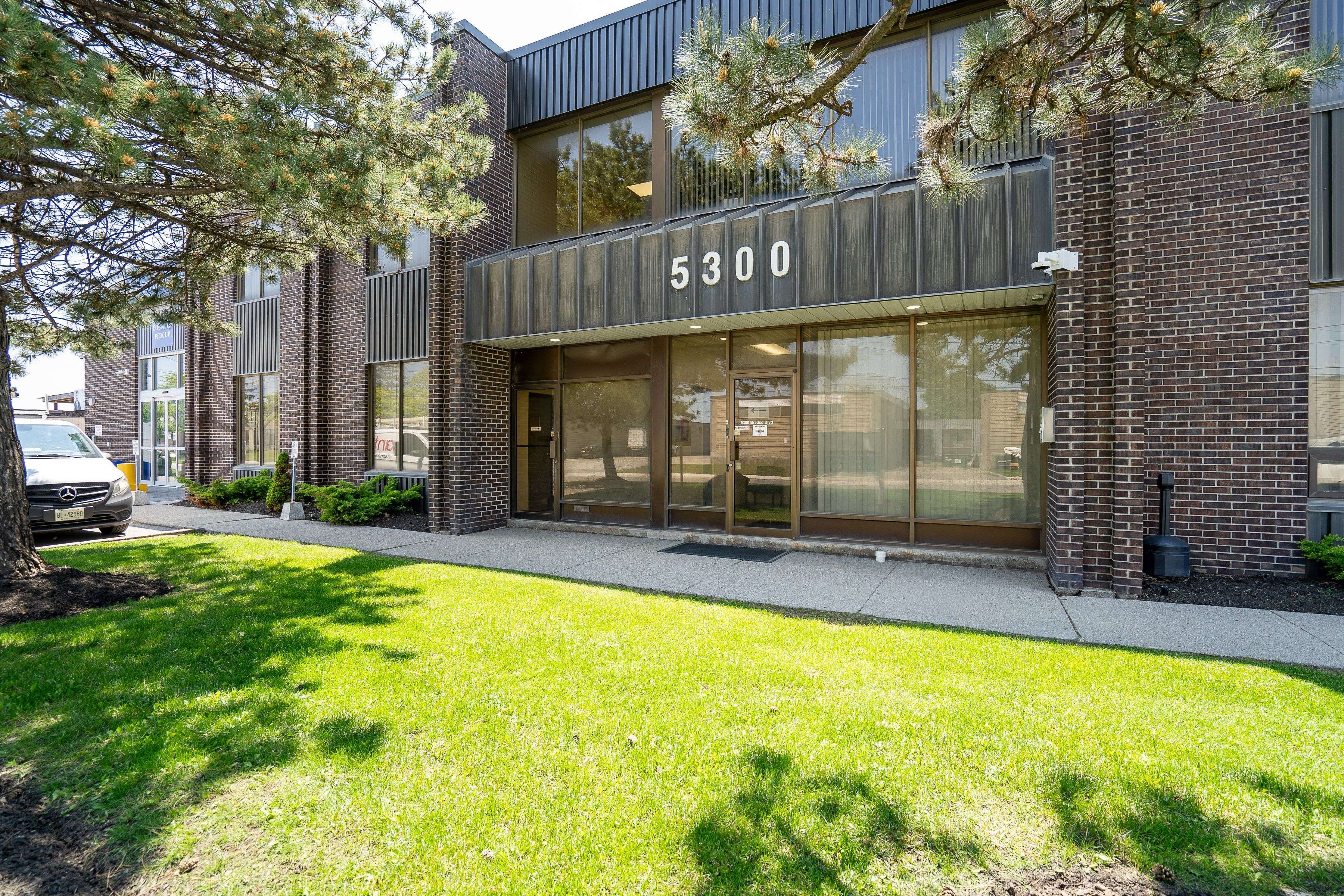 Mississauga, ON L4W 1G7,5300 Bradco BLVD