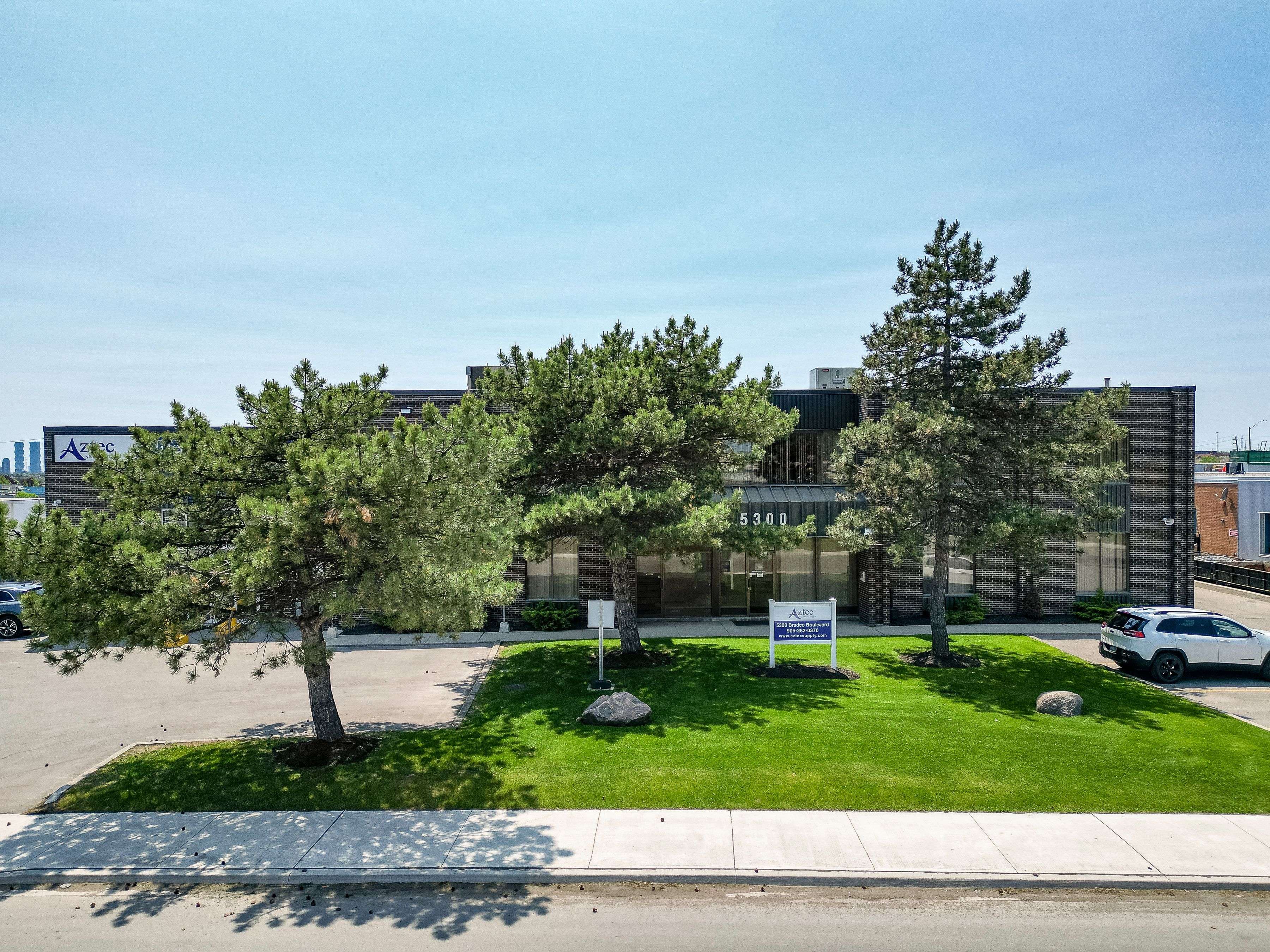 Mississauga, ON L4W 1G7,5300 Bradco BLVD