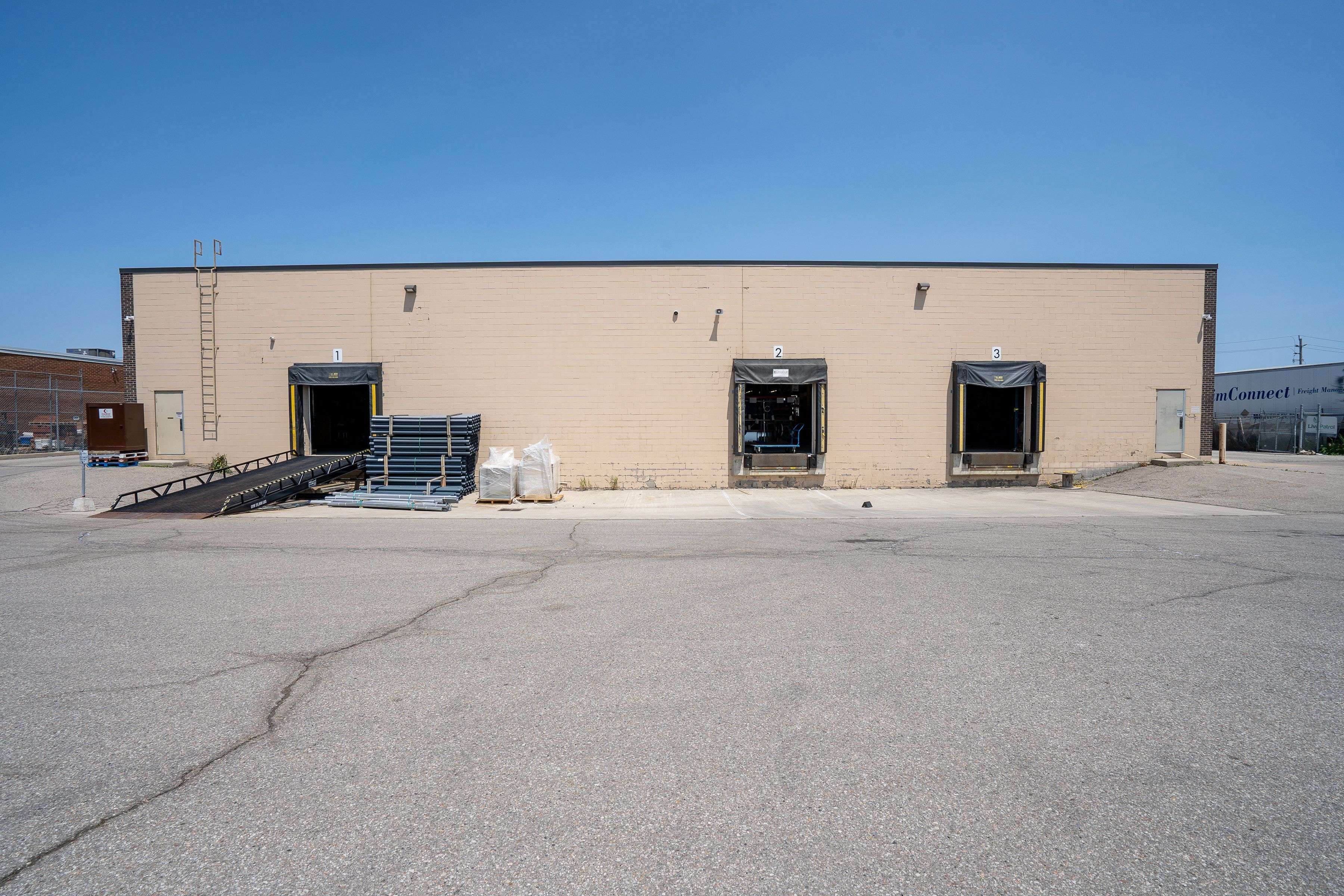 Mississauga, ON L4W 1G7,5300 Bradco BLVD