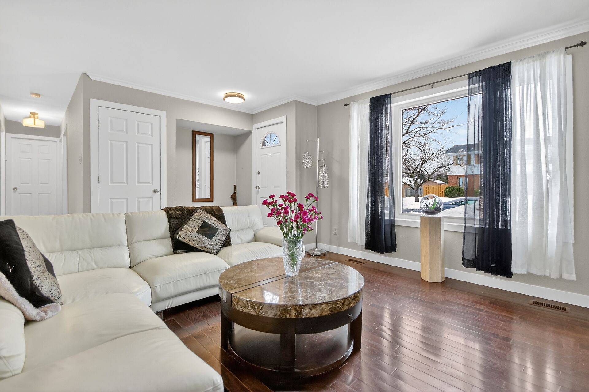 Russell, ON K4R 1B3,175 Dunlop CRES