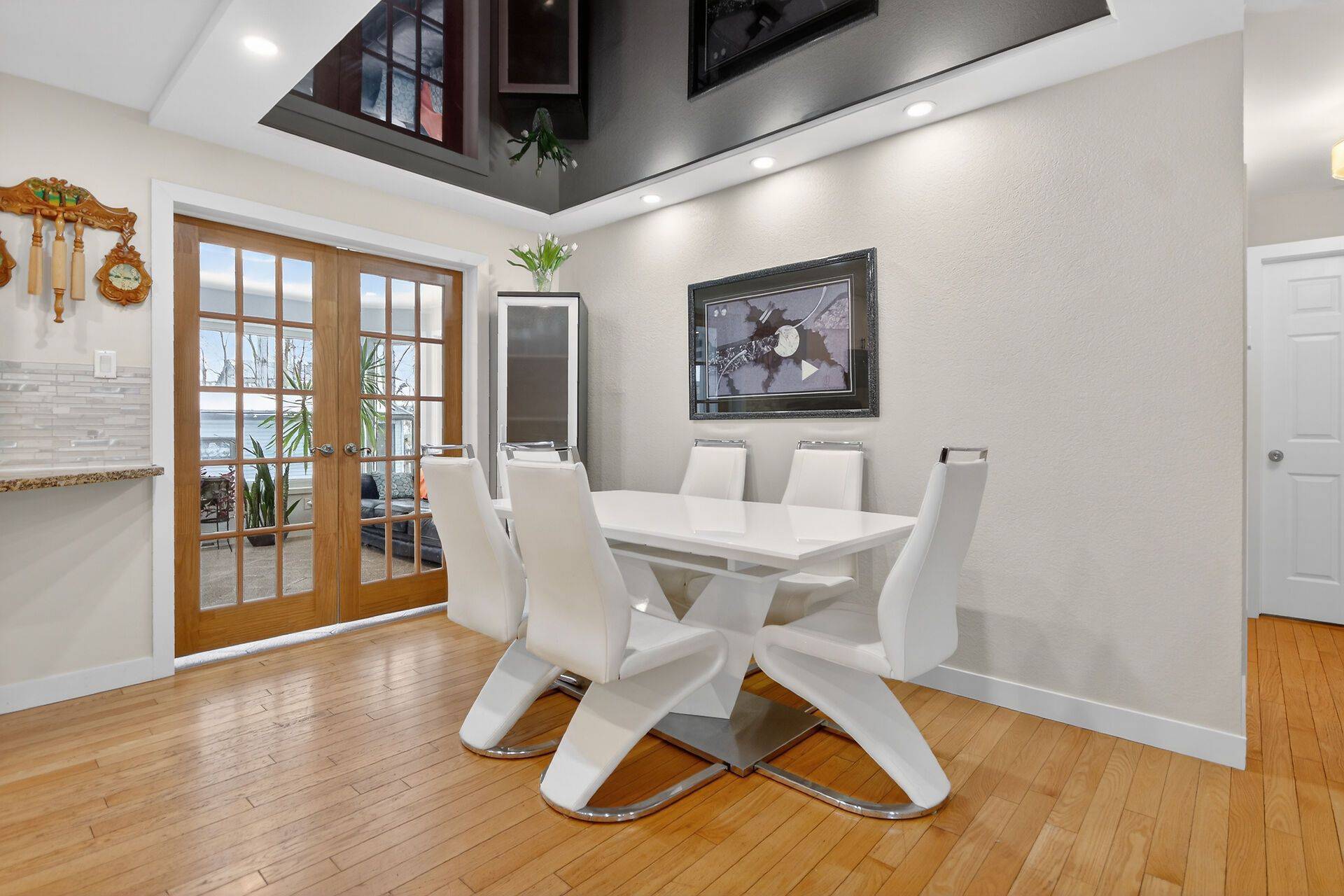 Russell, ON K4R 1B3,175 Dunlop CRES