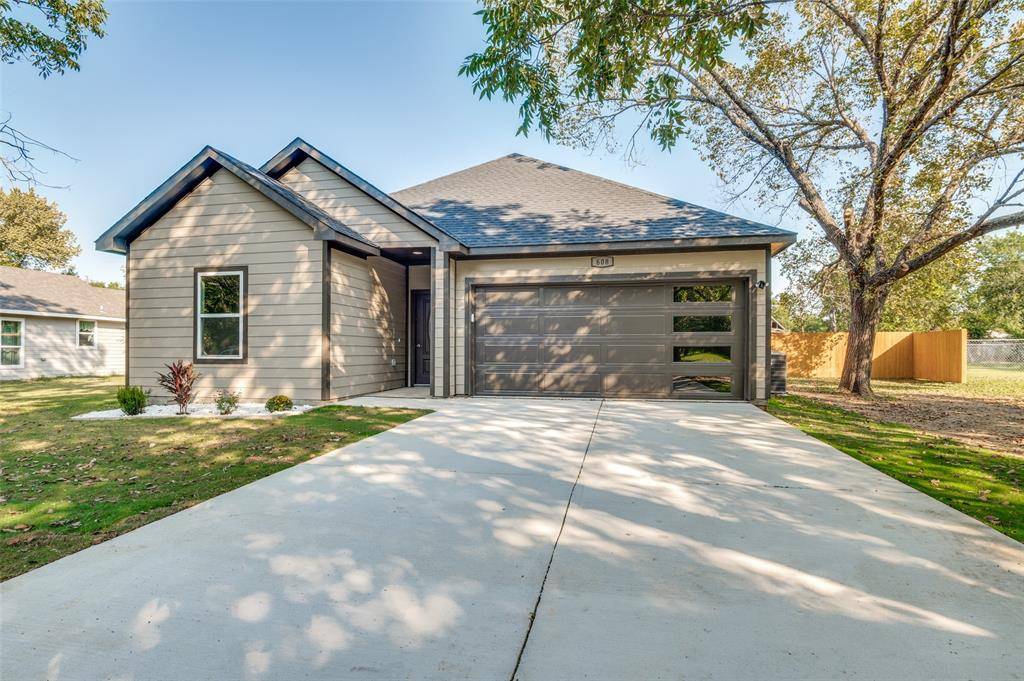 Kerens, TX 75144,608 SW 3rd Street