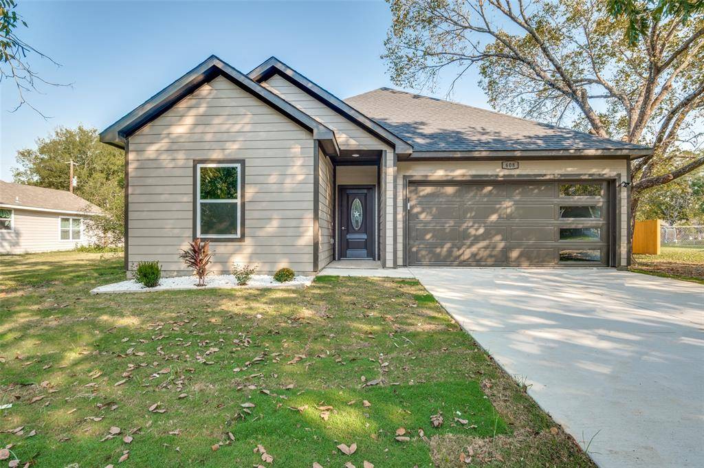 Kerens, TX 75144,608 SW 3rd Street