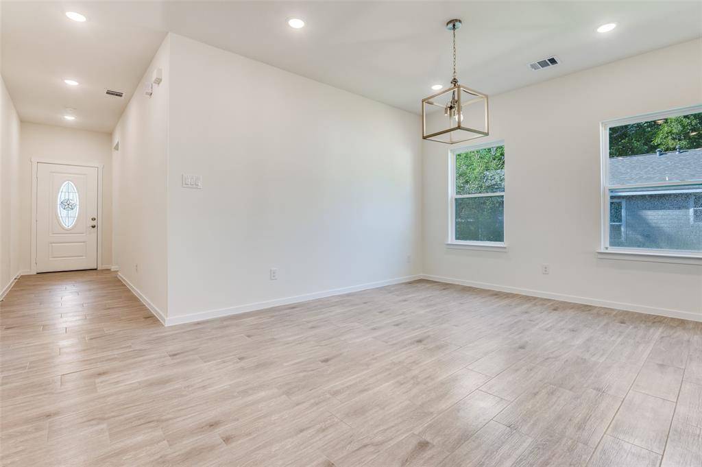 Kerens, TX 75144,608 SW 3rd Street