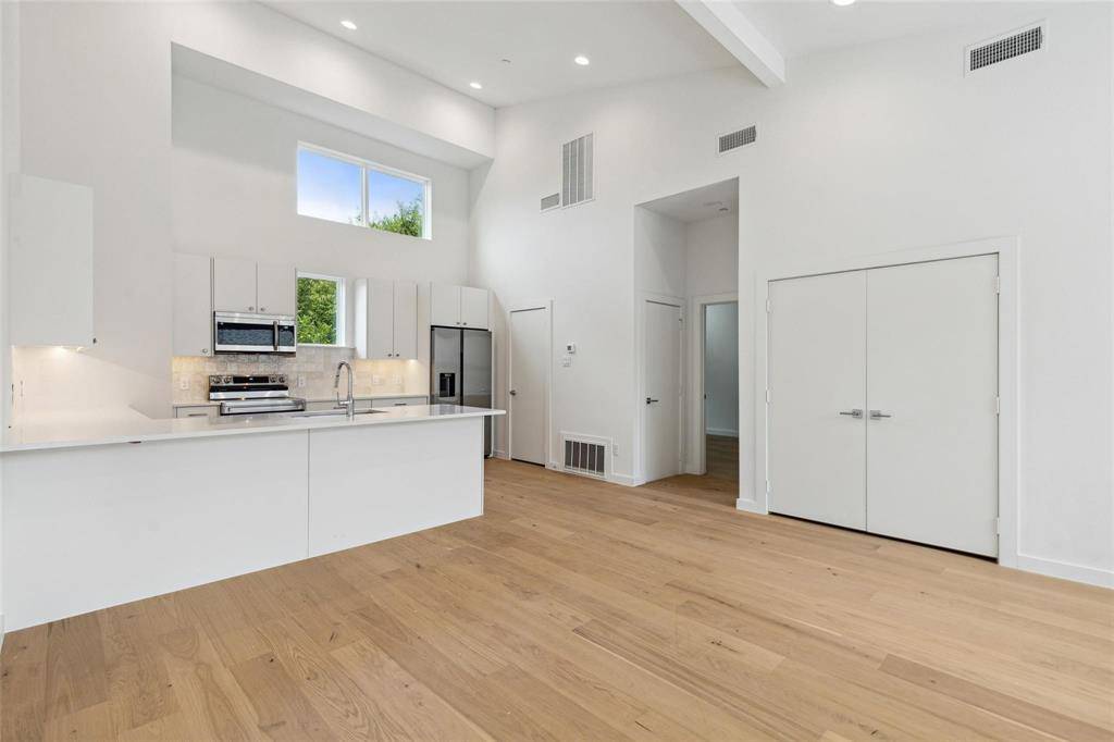 Dallas, TX 75214,6144 Oram Street #4