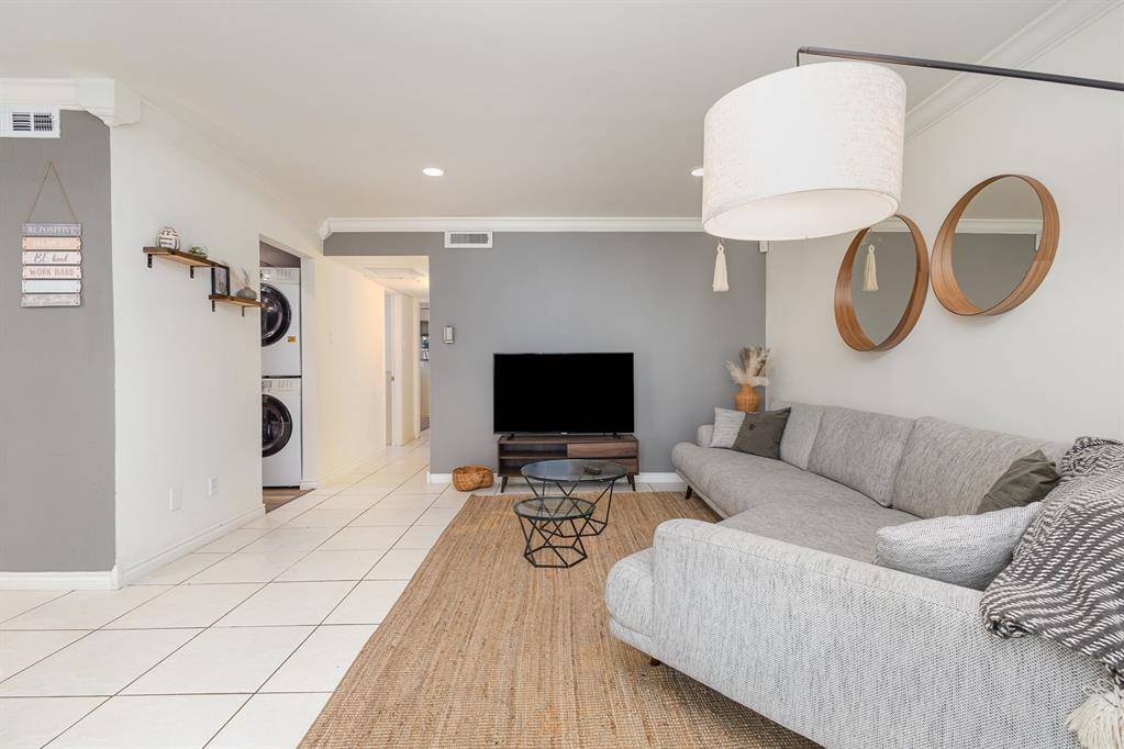 Dallas, TX 75235,5051 Les Chateaux Drive #138