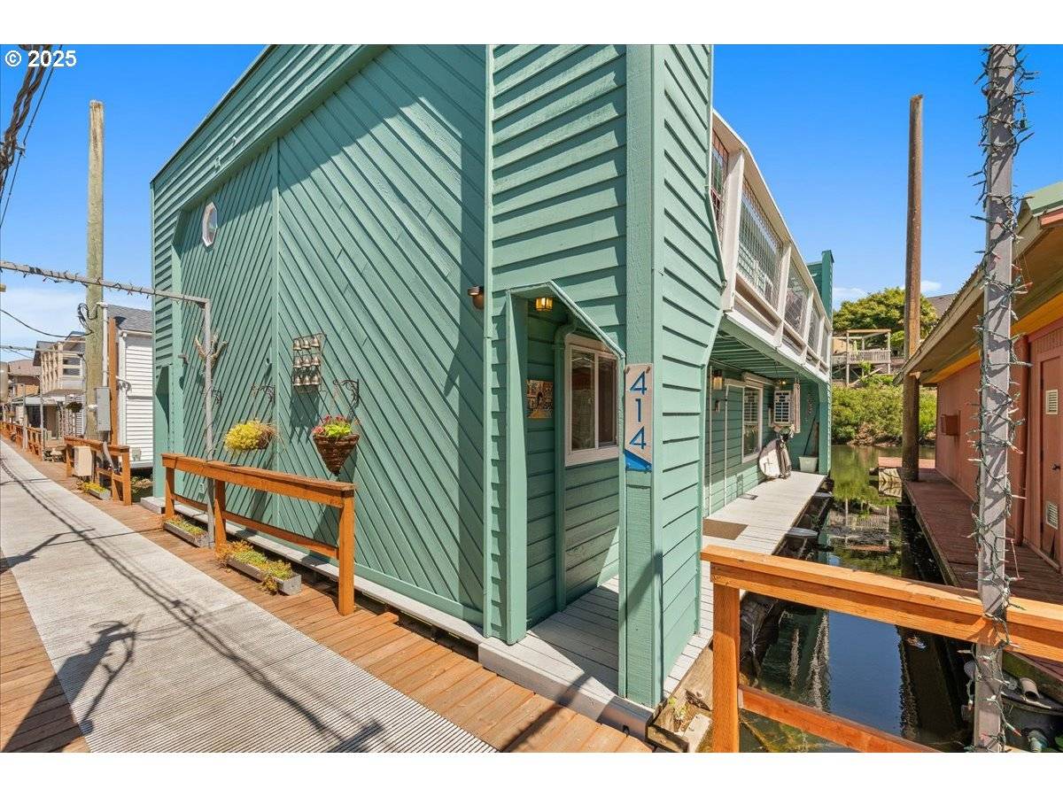 Portland, OR 97217,414 N Tomahawk Island DR