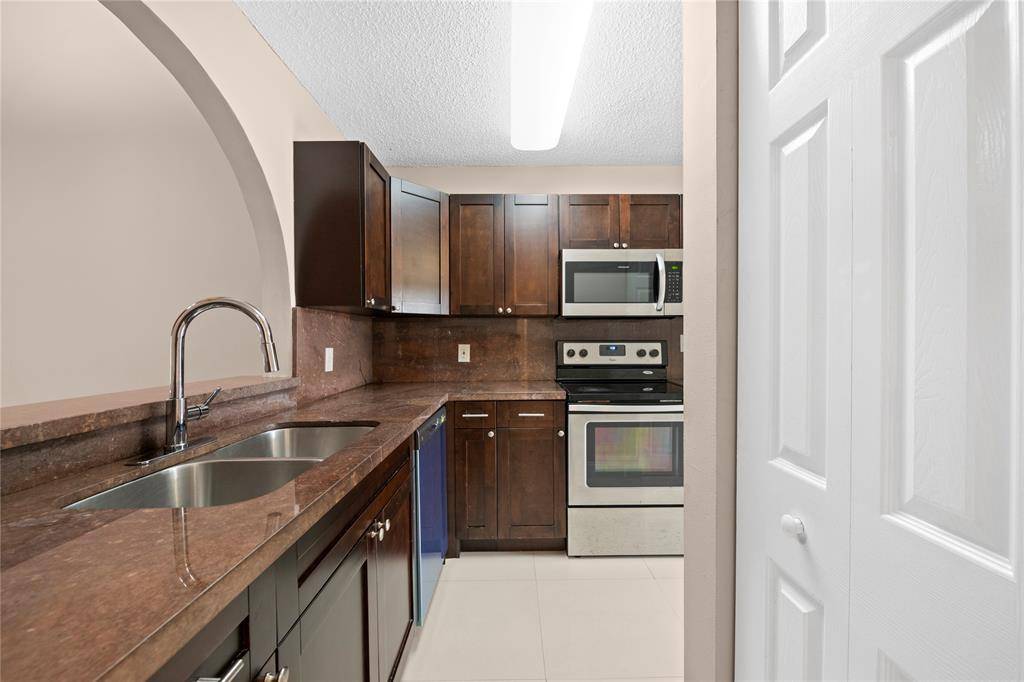 Sunrise, FL 33351,8354 NW 37th St