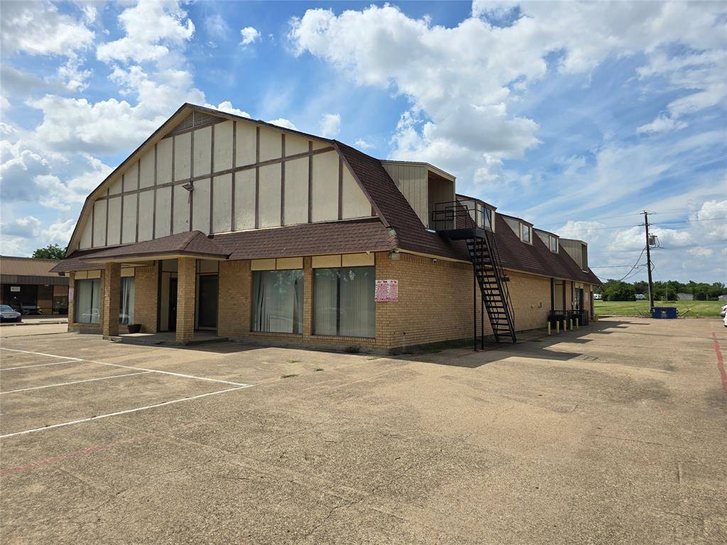 Desoto, TX 75115,123 Executive Way