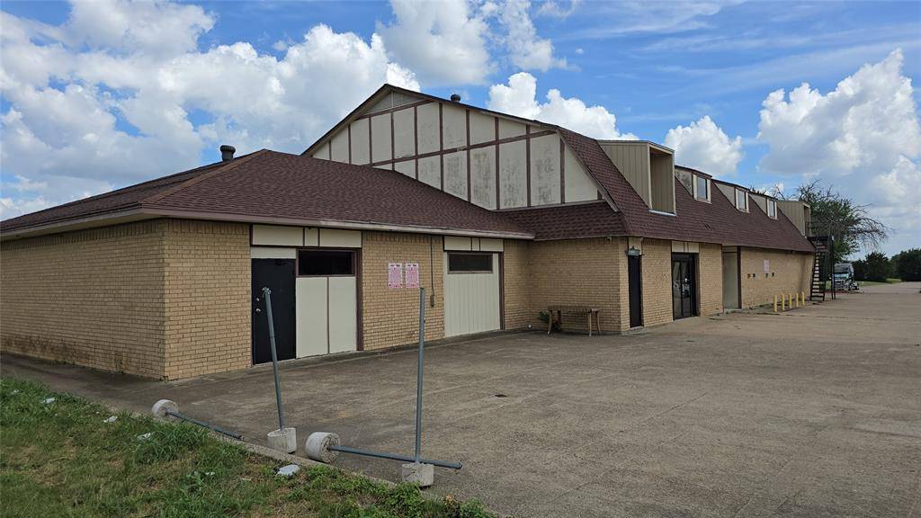 Desoto, TX 75115,123 Executive Way