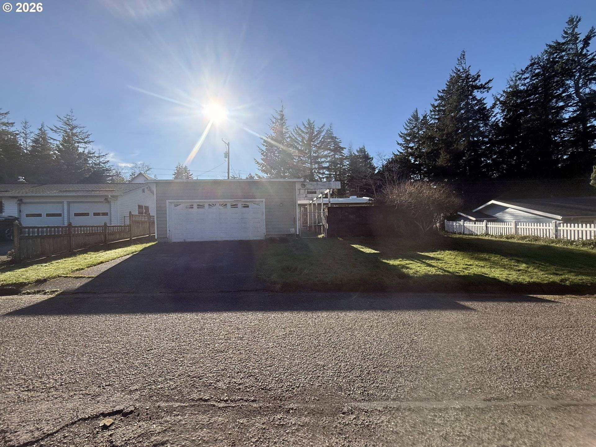 North Bend, OR 97459,3863 VISTA DR