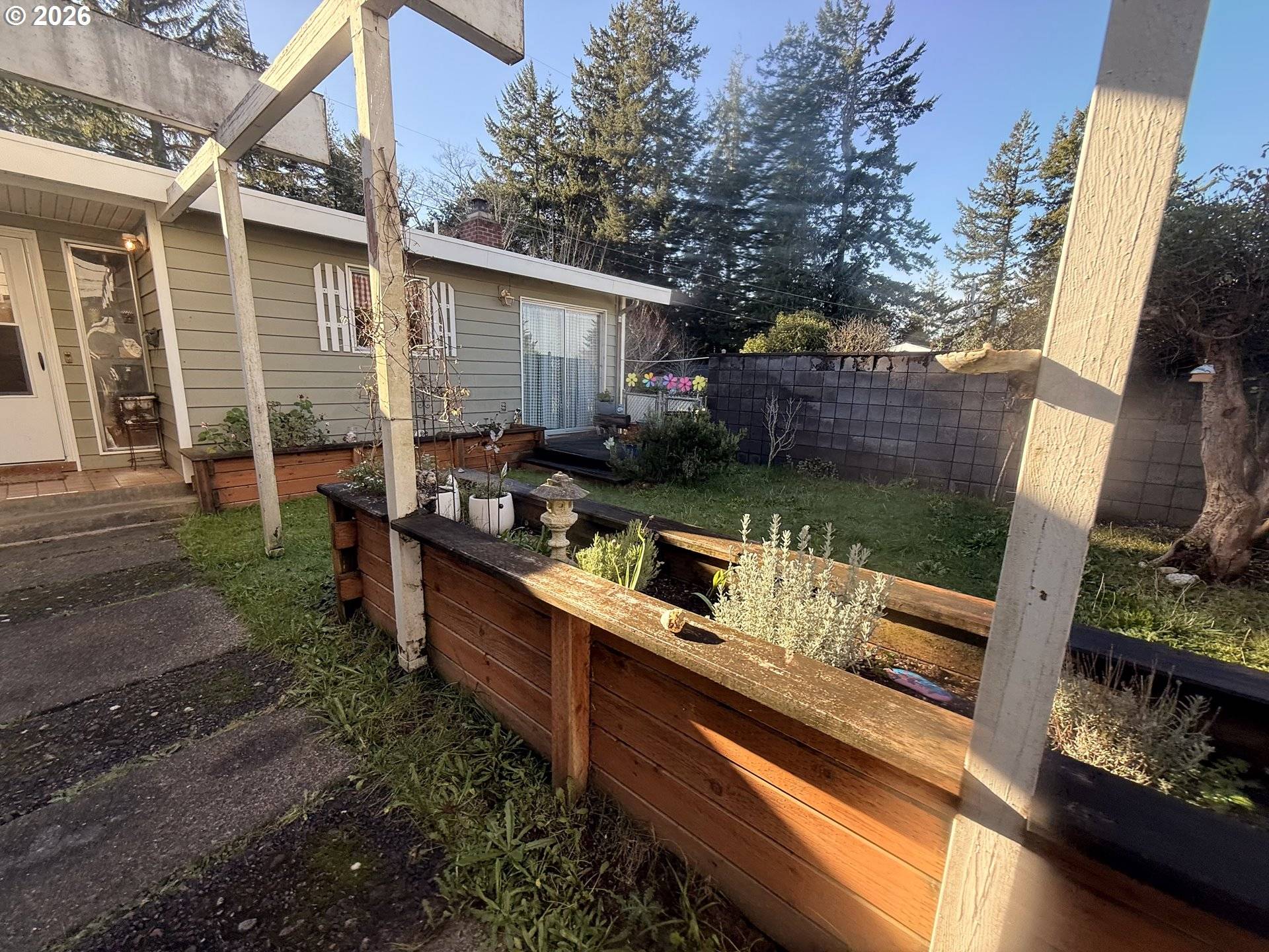 North Bend, OR 97459,3863 VISTA DR