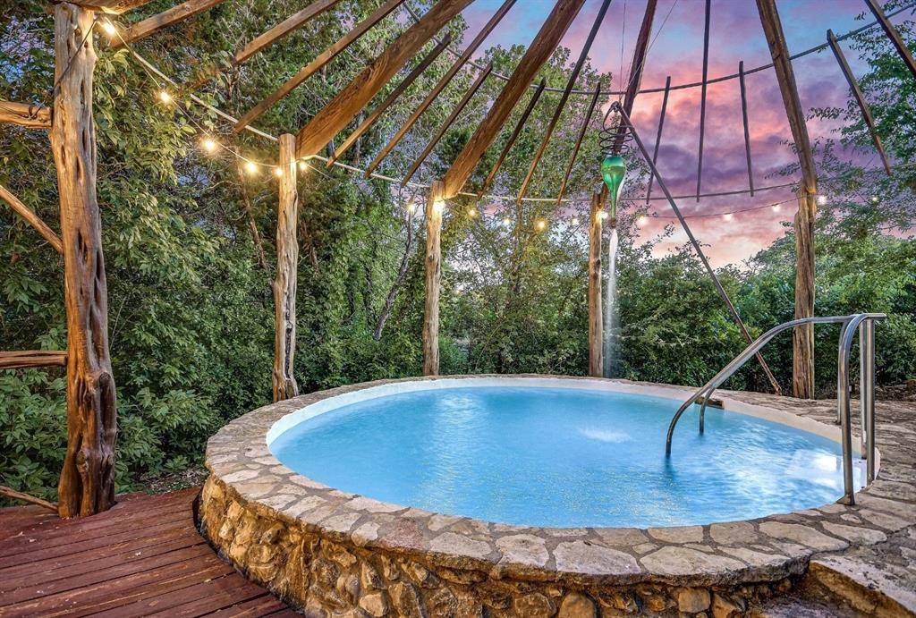 Spicewood, TX 78669,Address not disclosed