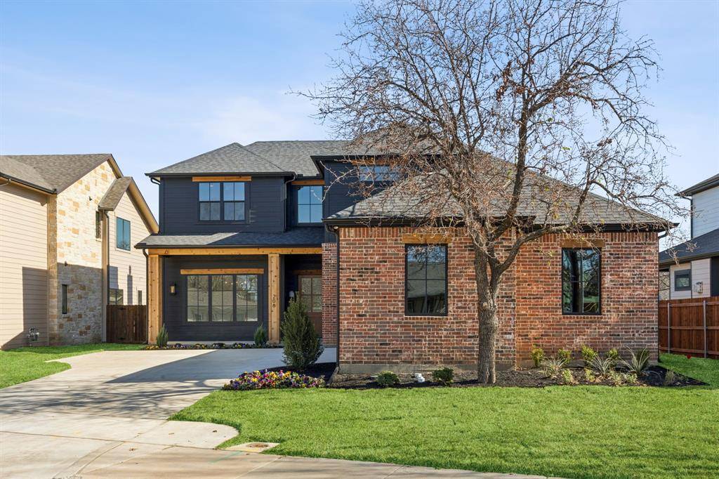 Roanoke, TX 76262,206 Pecan Street