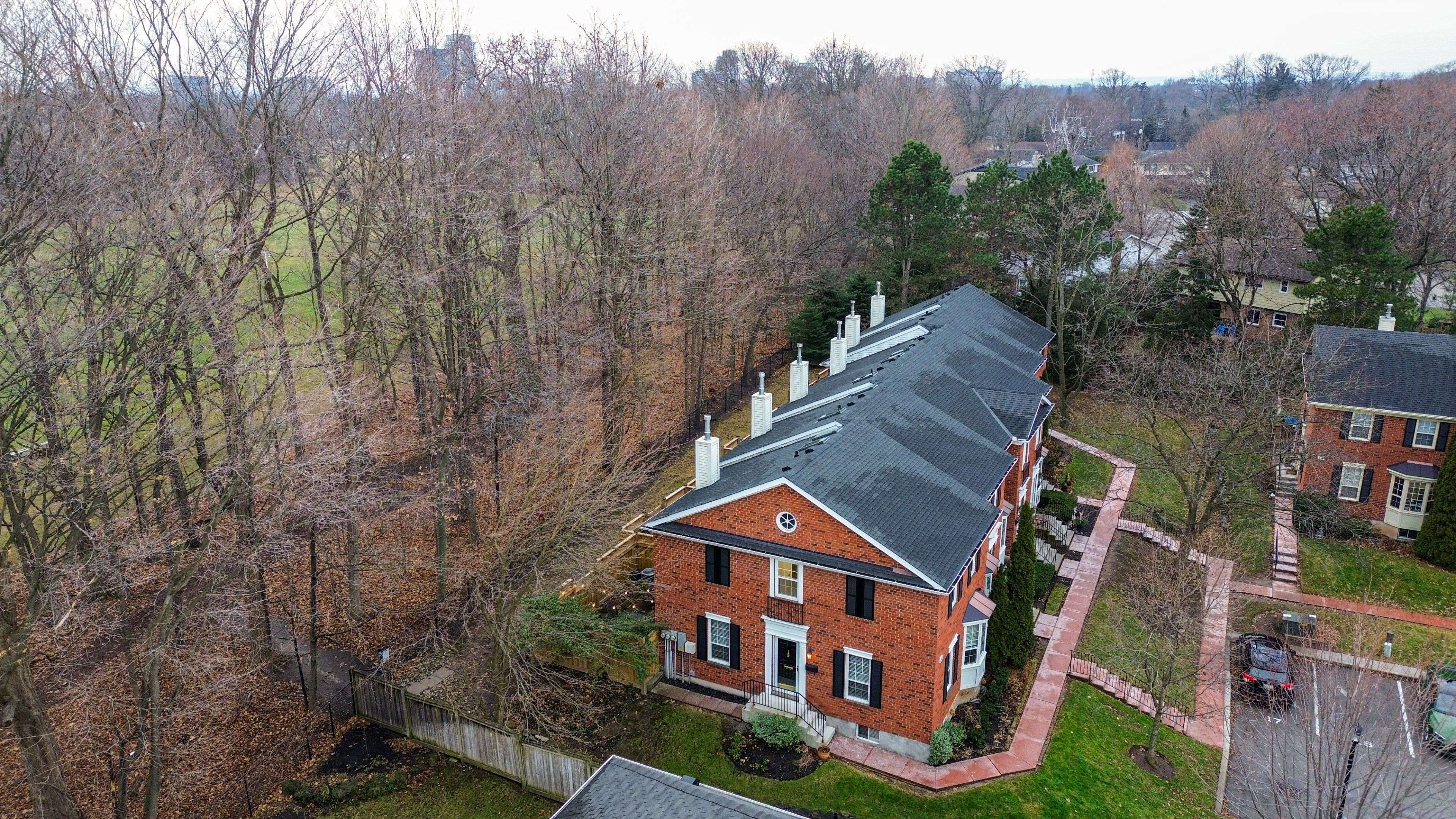 Burlington, ON L7R 1T9,2390 Woodward AVE #22