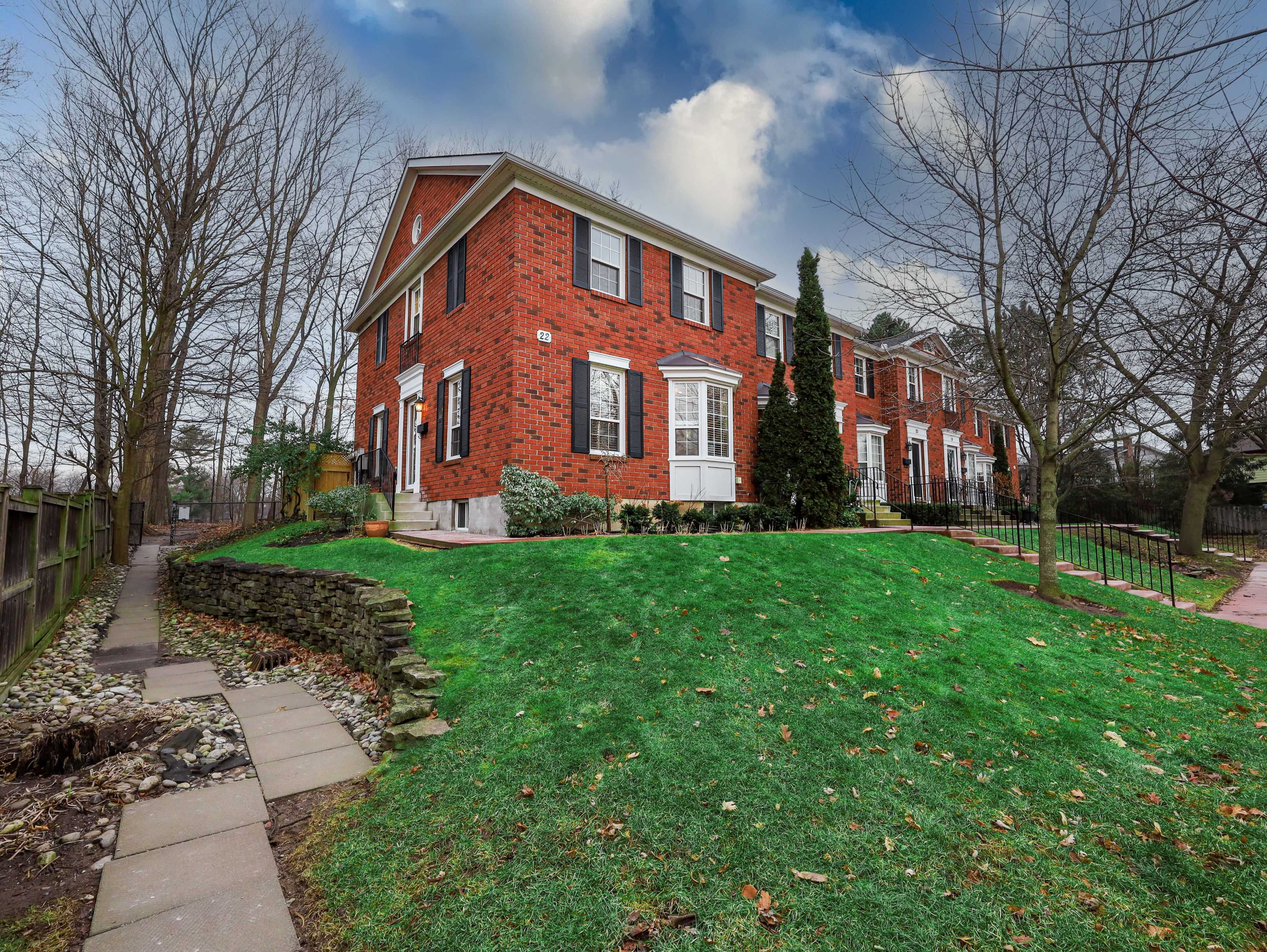 Burlington, ON L7R 1T9,2390 Woodward AVE #22