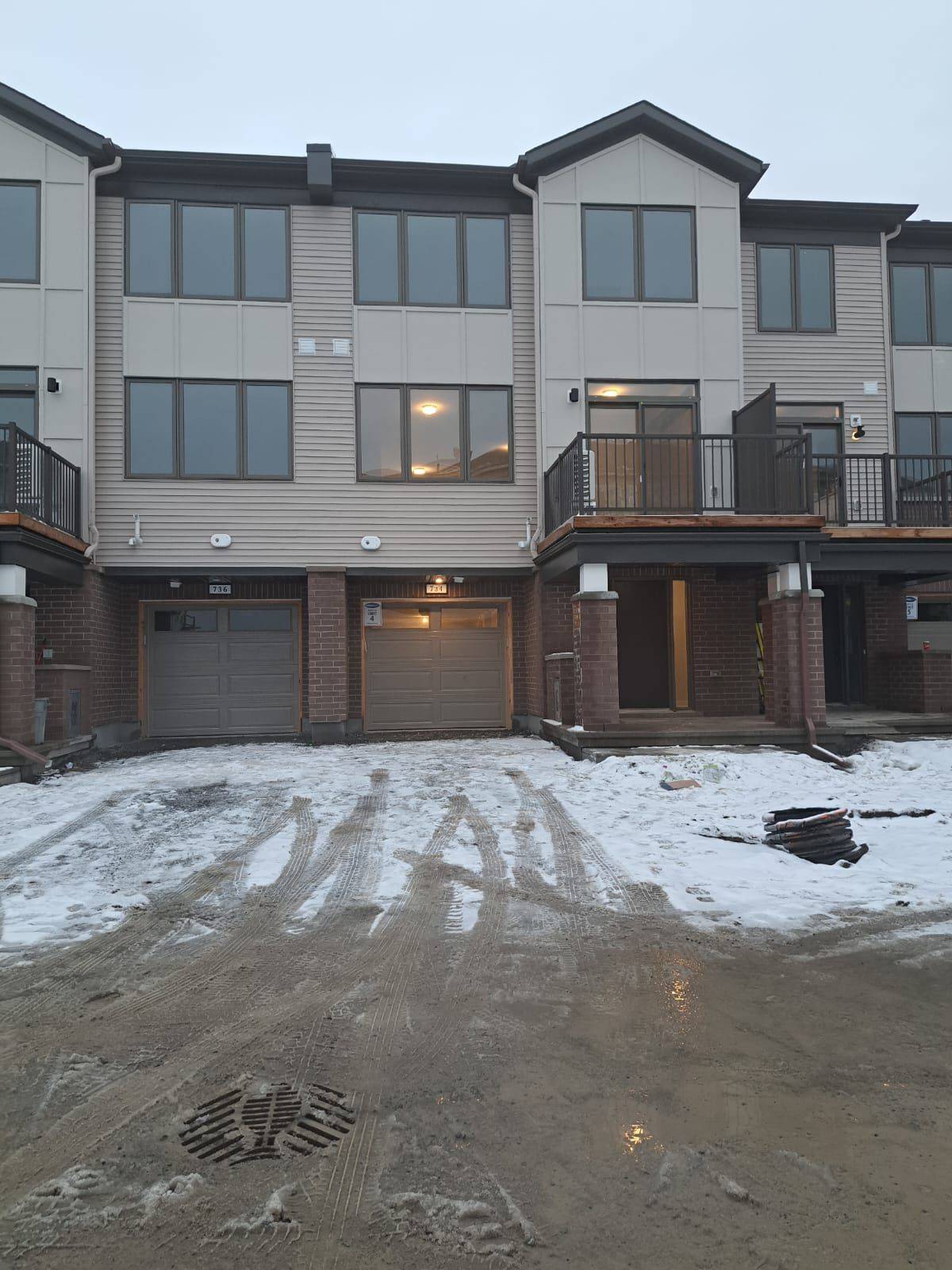 Barrhaven, ON K2J 7J2,734 Chromite Private