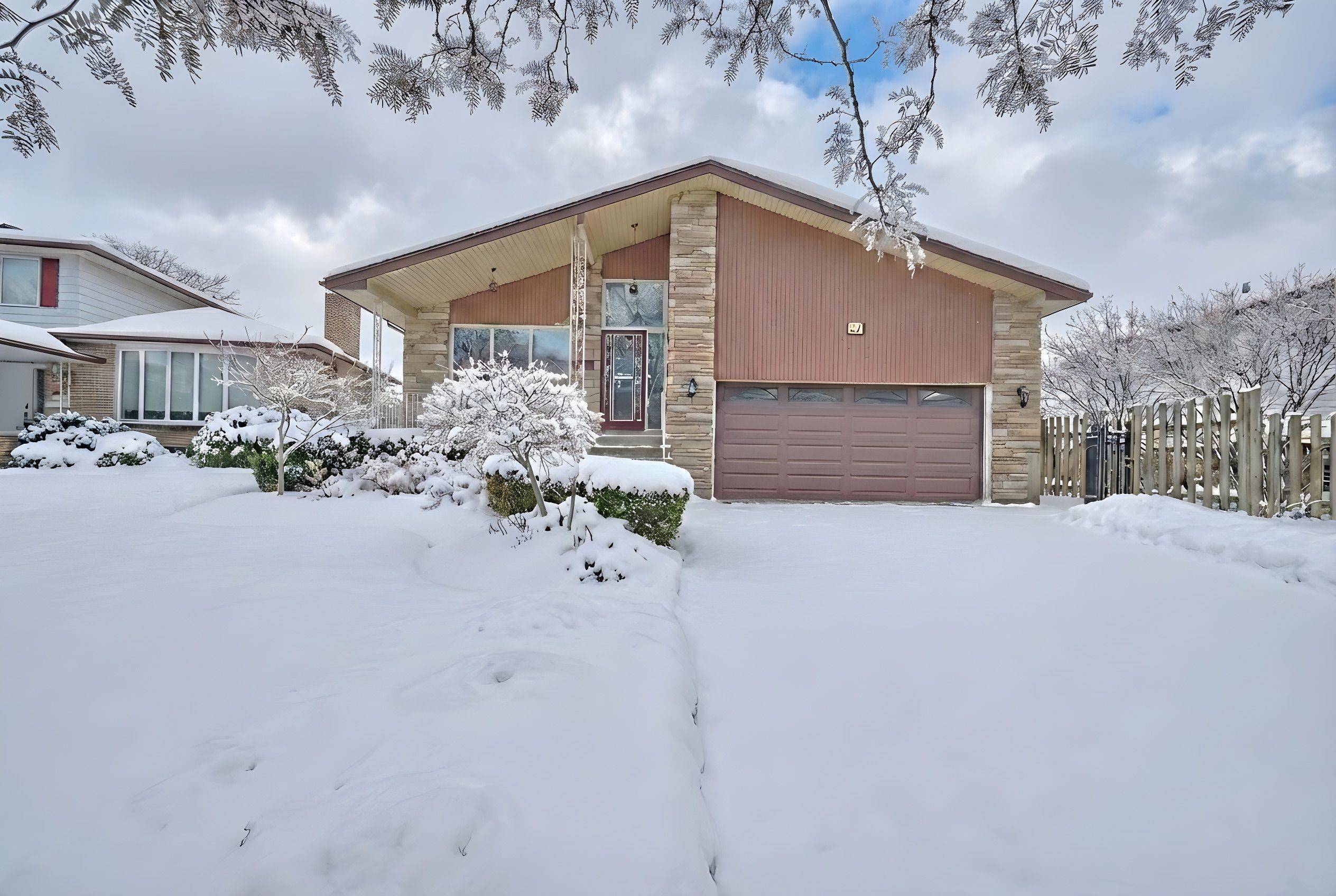 St. Catharines, ON L2N 6V5,27 Orlando DR