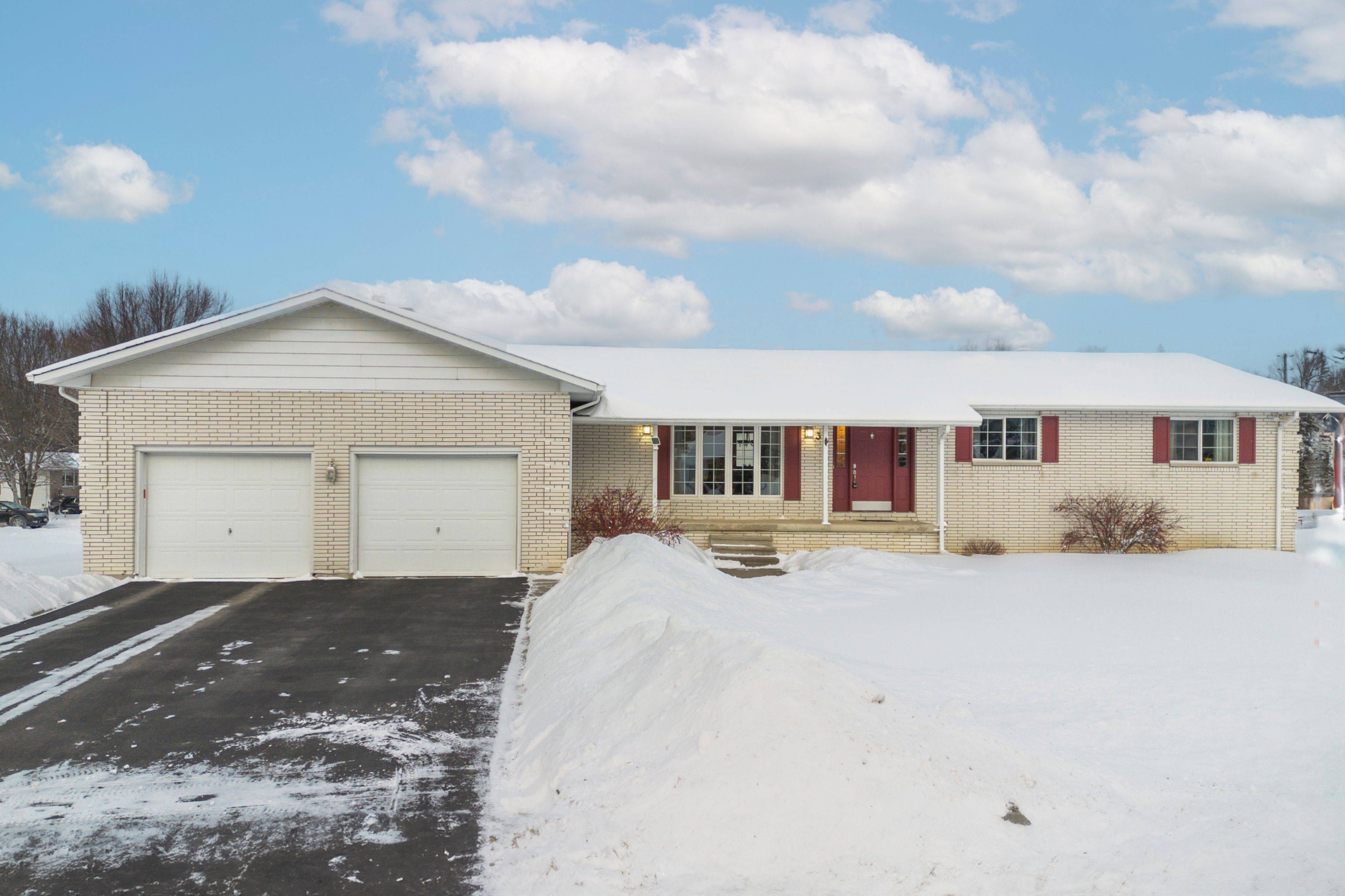 Rideau Lakes, ON K7A 4S5,3 Forest DR