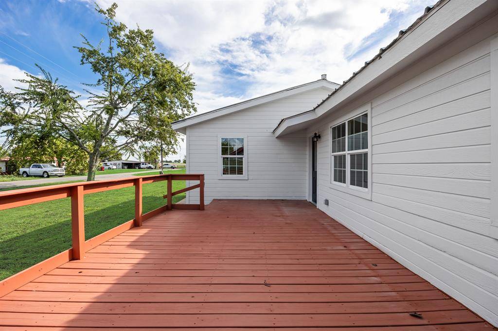 Leonard, TX 75452,307 S Elm Street