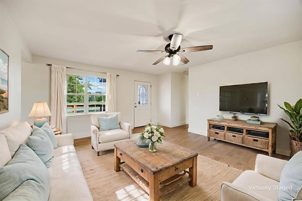 Leonard, TX 75452,307 S Elm Street