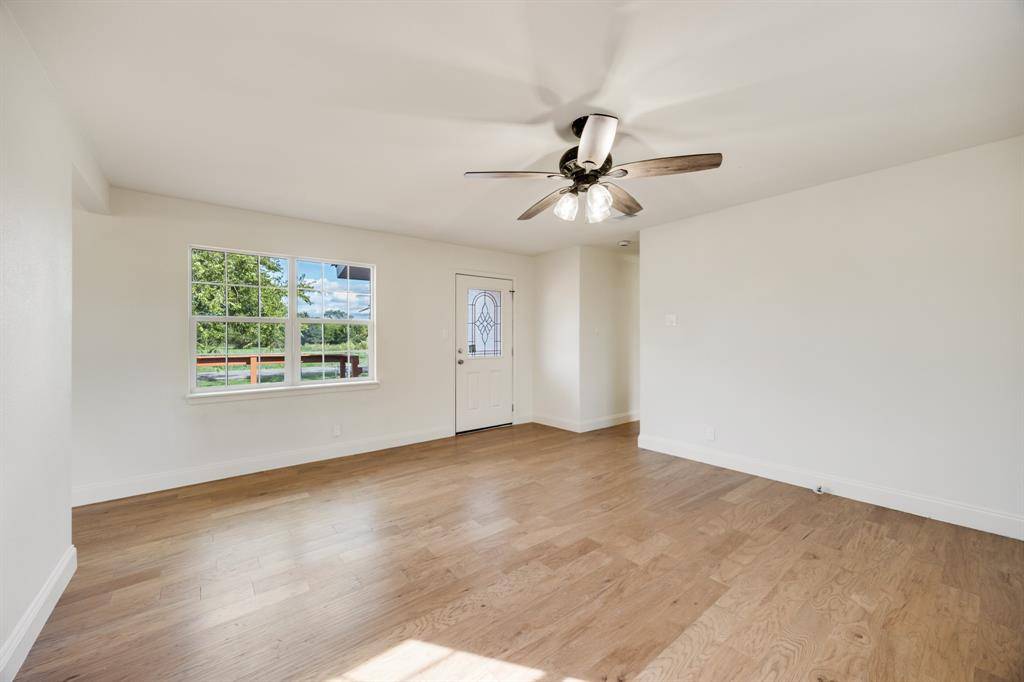 Leonard, TX 75452,307 S Elm Street